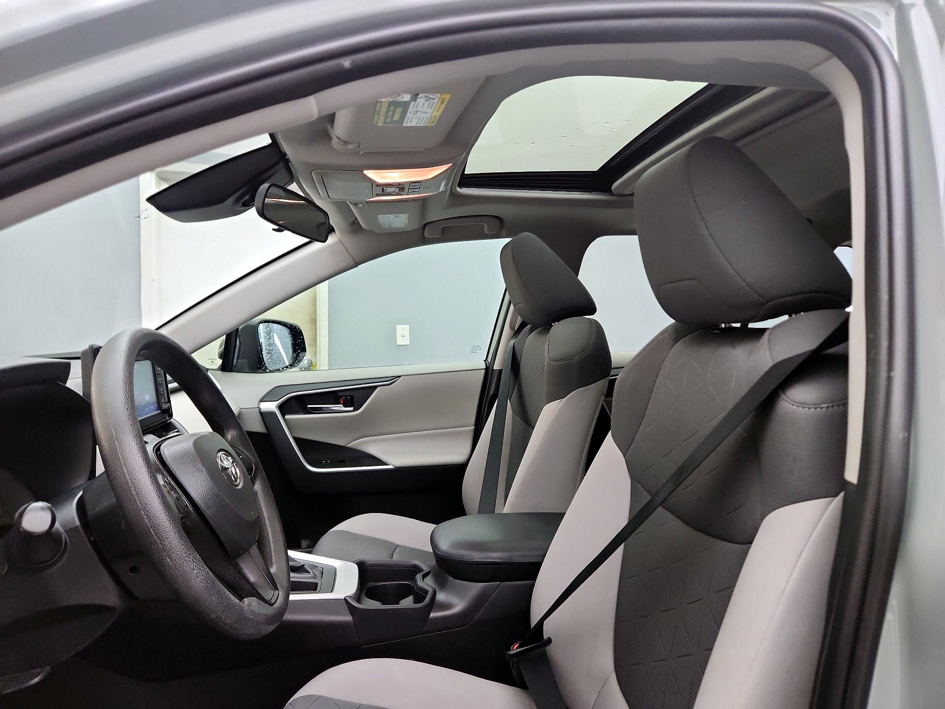 Thumbnail: 2019 Toyota RAV4 - 19