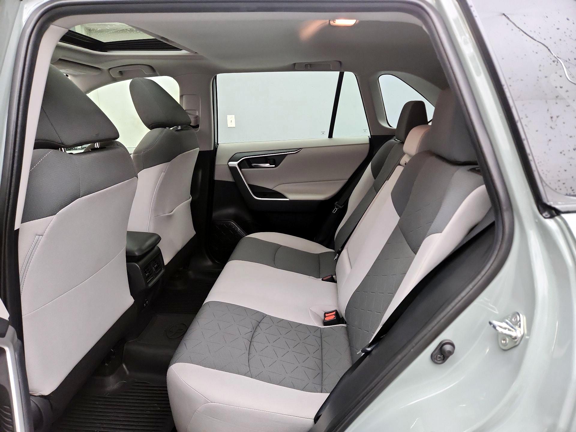 Thumbnail: 2019 Toyota RAV4 - 20