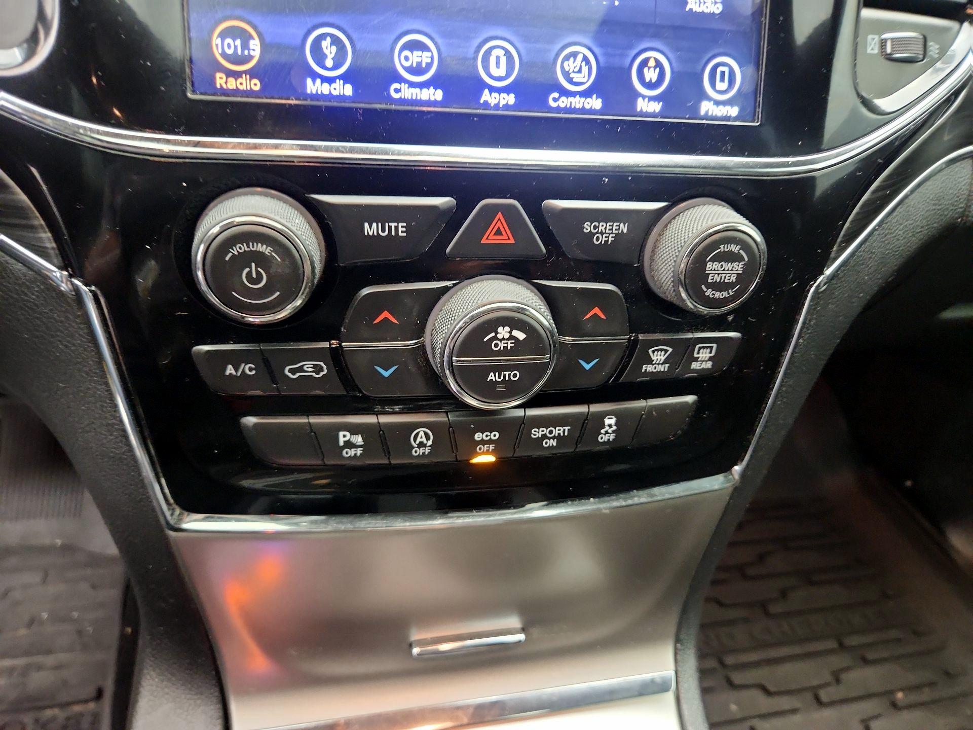 Thumbnail: 2019 Jeep Grand Cherokee - 17