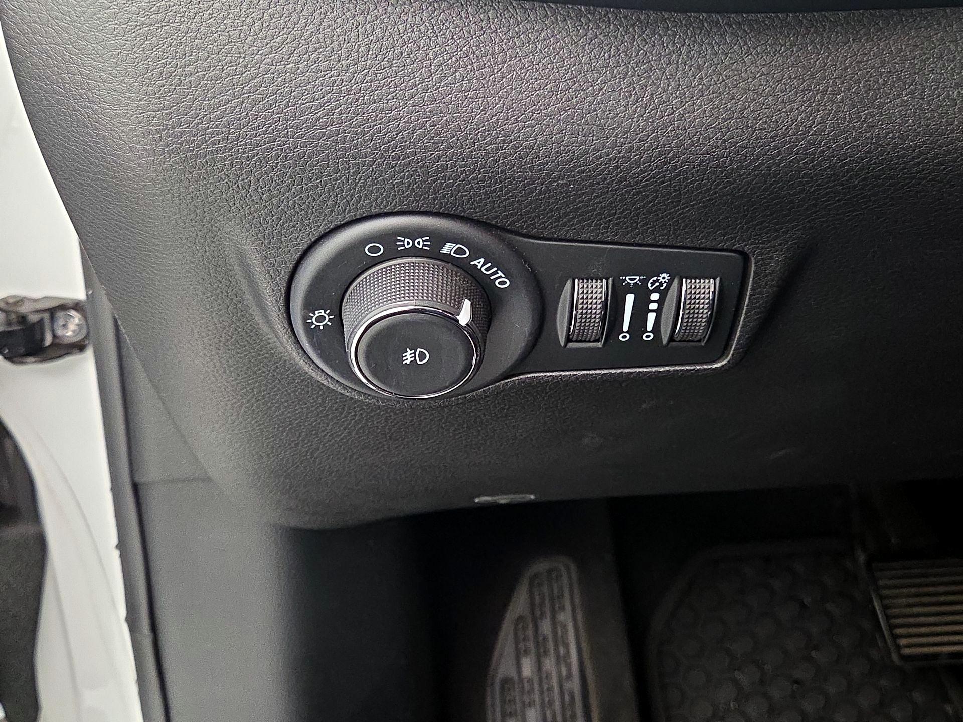 Thumbnail: 2022 Jeep Compass - 13