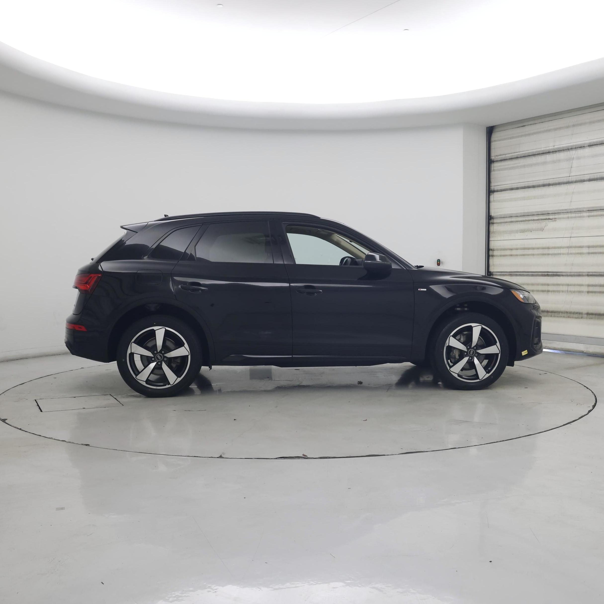 Thumbnail: 2023 Audi Q5 - 7