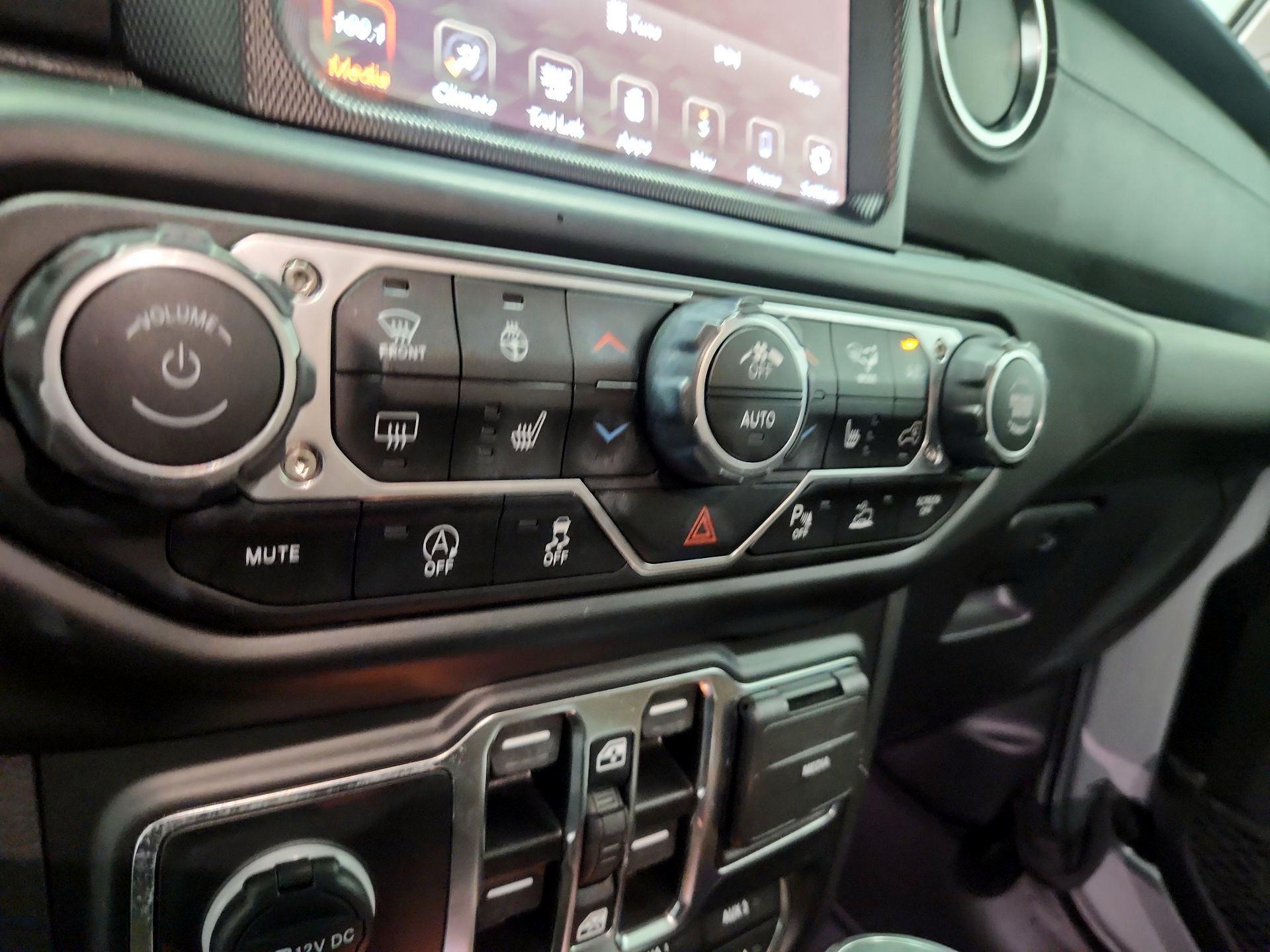 Thumbnail: 2022 Jeep Wrangler - 16