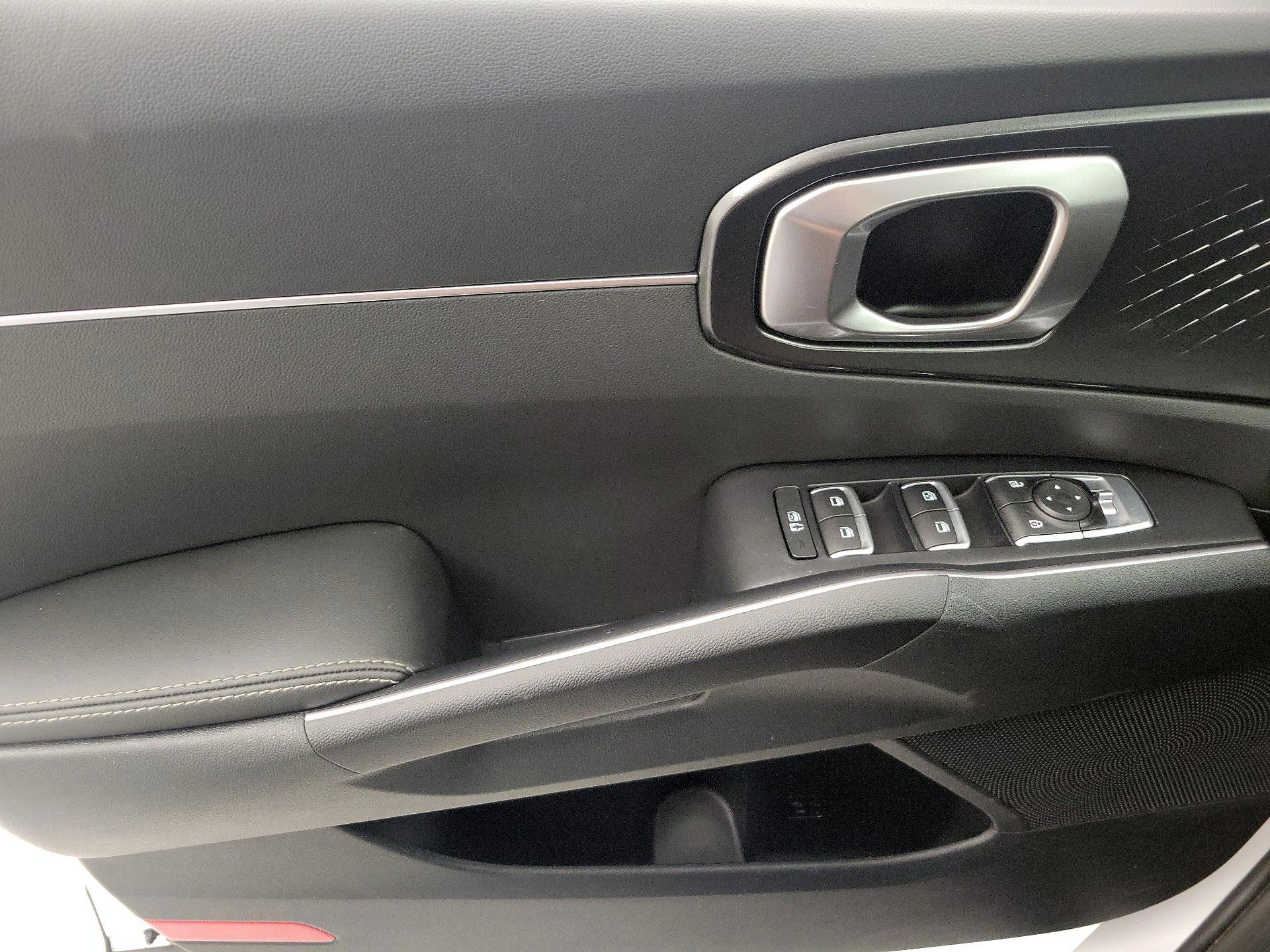 Thumbnail: 2023 Kia Sorento - 12
