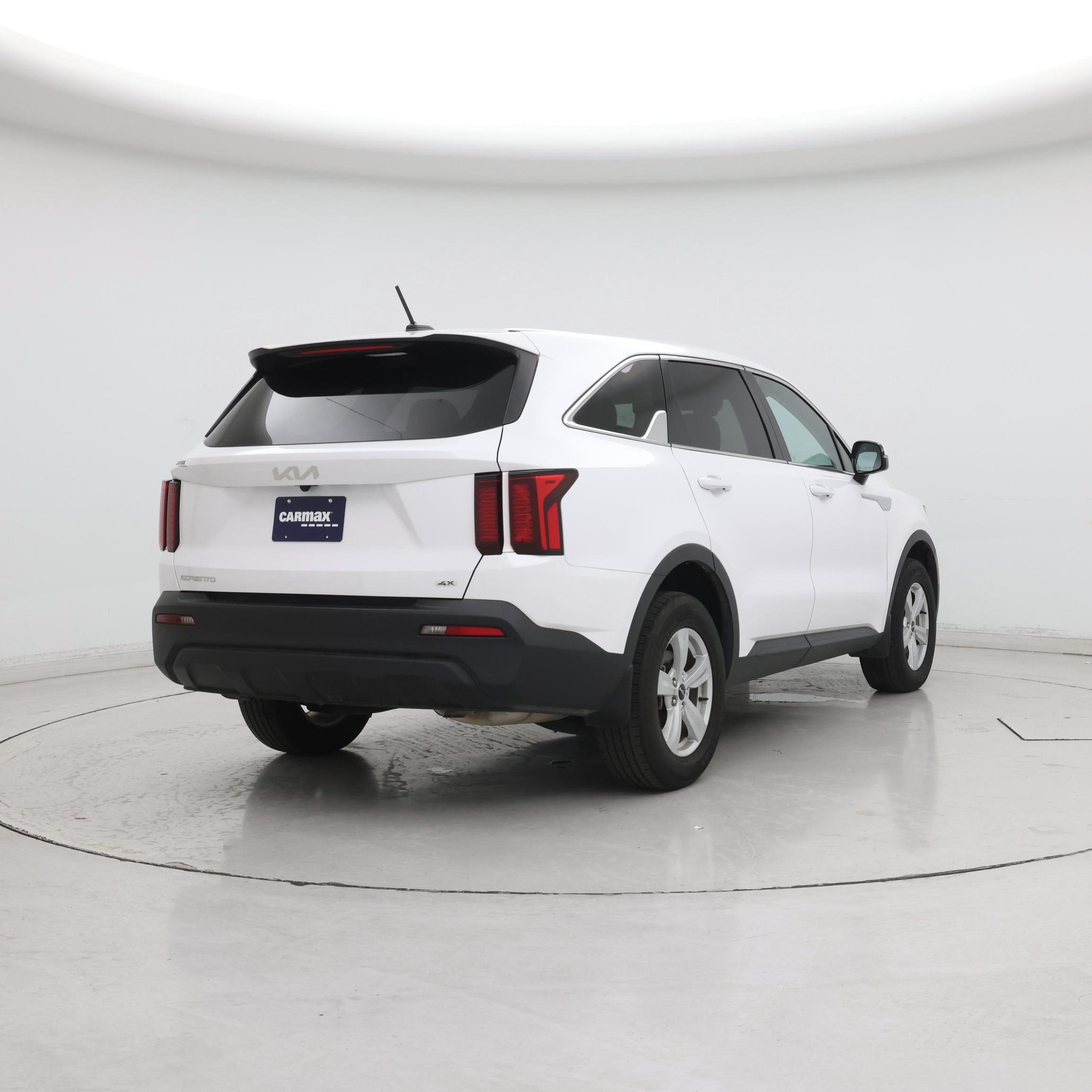 Thumbnail: 2023 Kia Sorento - 8
