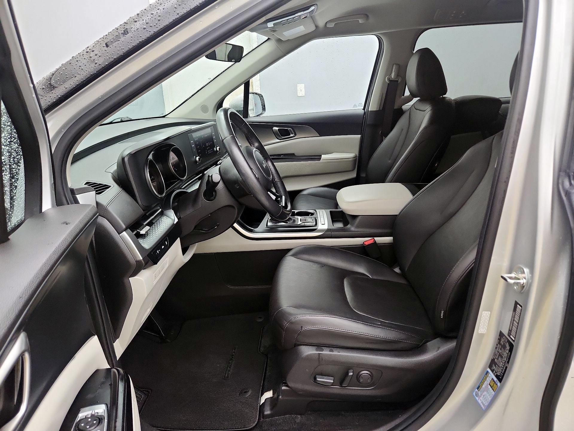 Thumbnail: 2023 Kia Carnival - 11