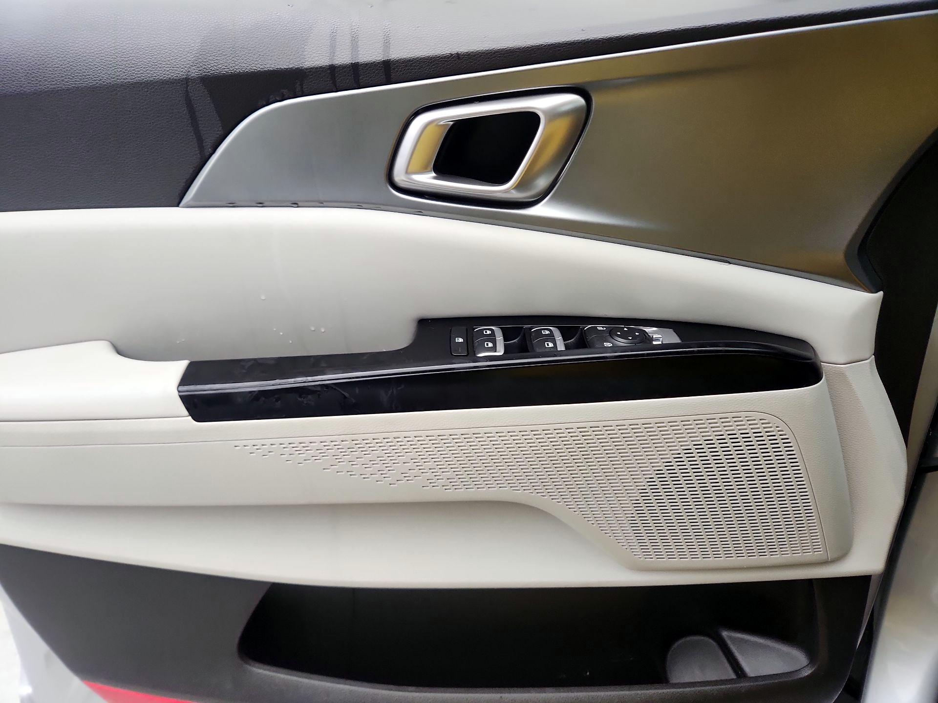 Thumbnail: 2023 Kia Carnival - 12