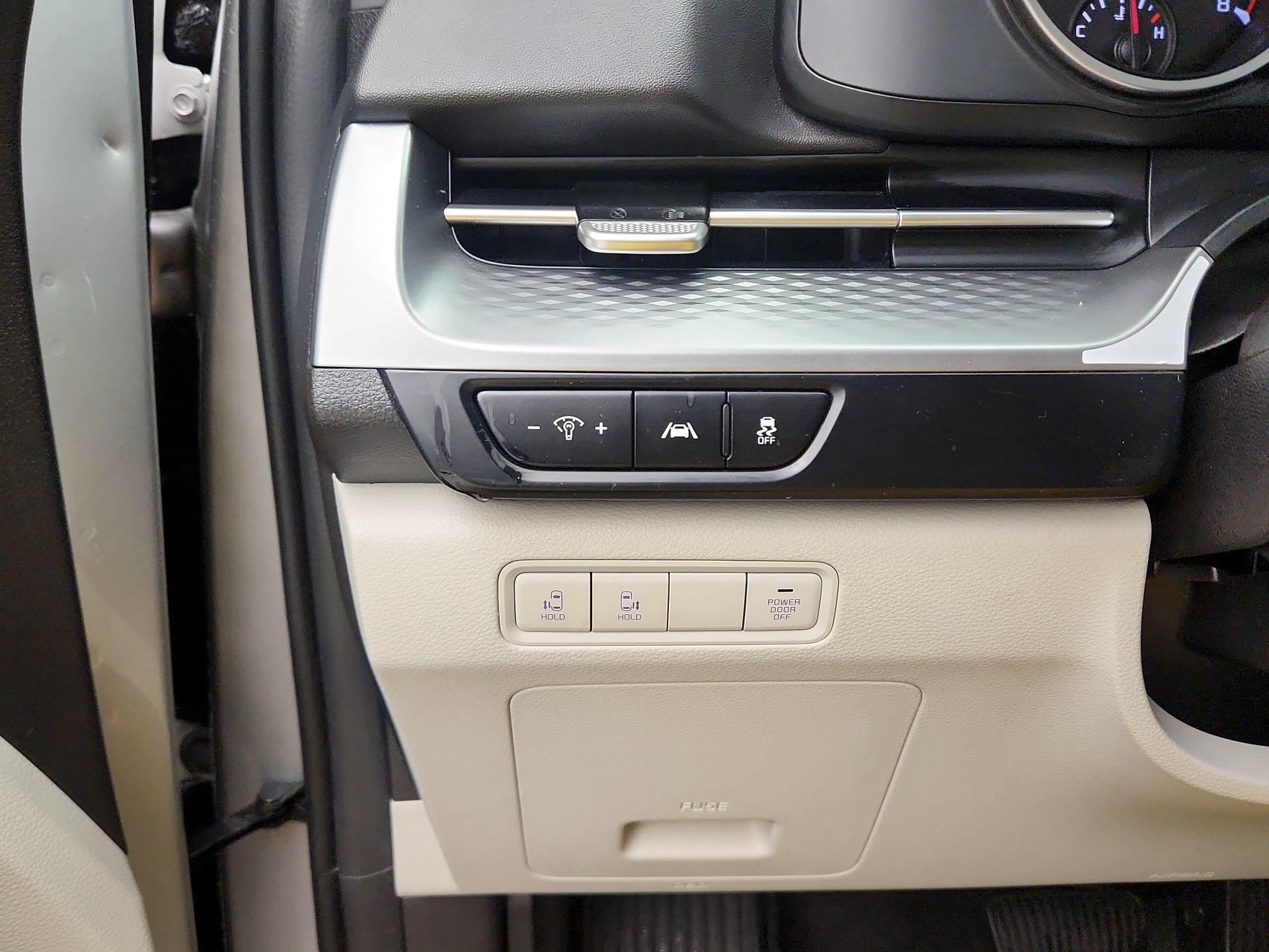 Thumbnail: 2023 Kia Carnival - 13