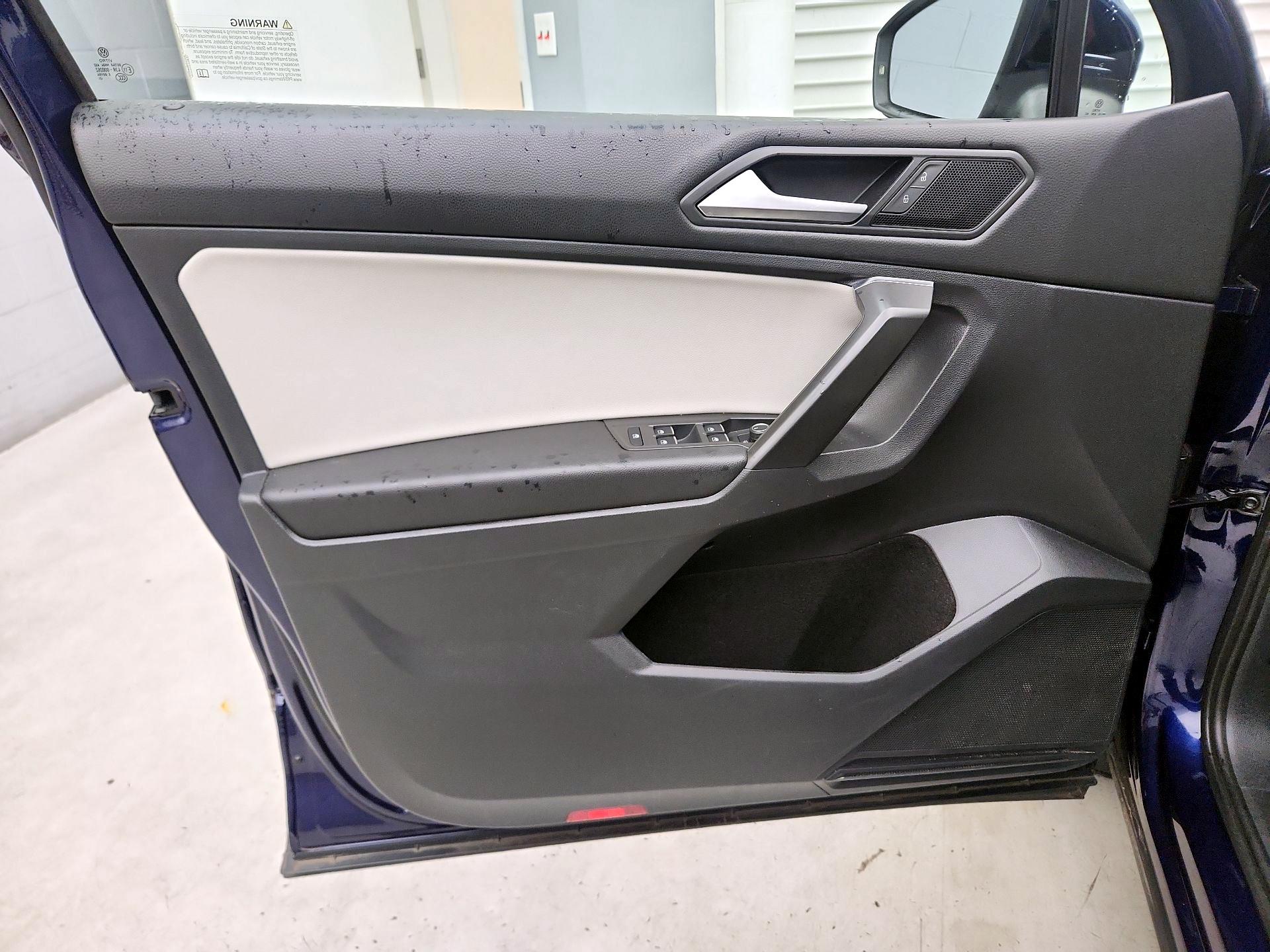 Thumbnail: 2021 Volkswagen Tiguan - 12