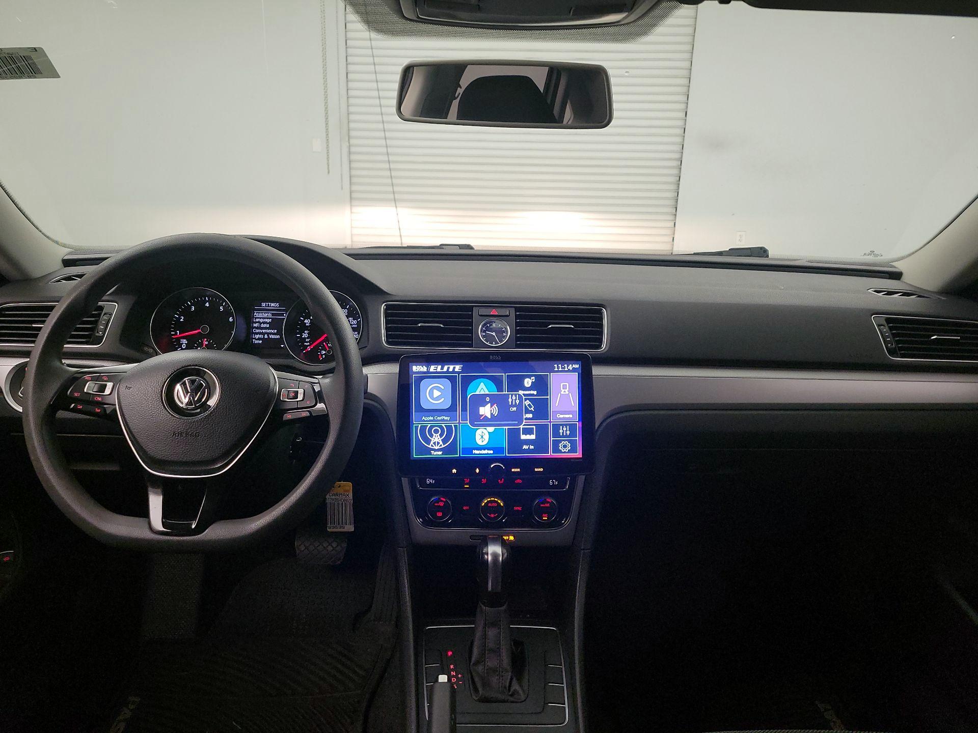 Thumbnail: 2017 Volkswagen Passat - 9