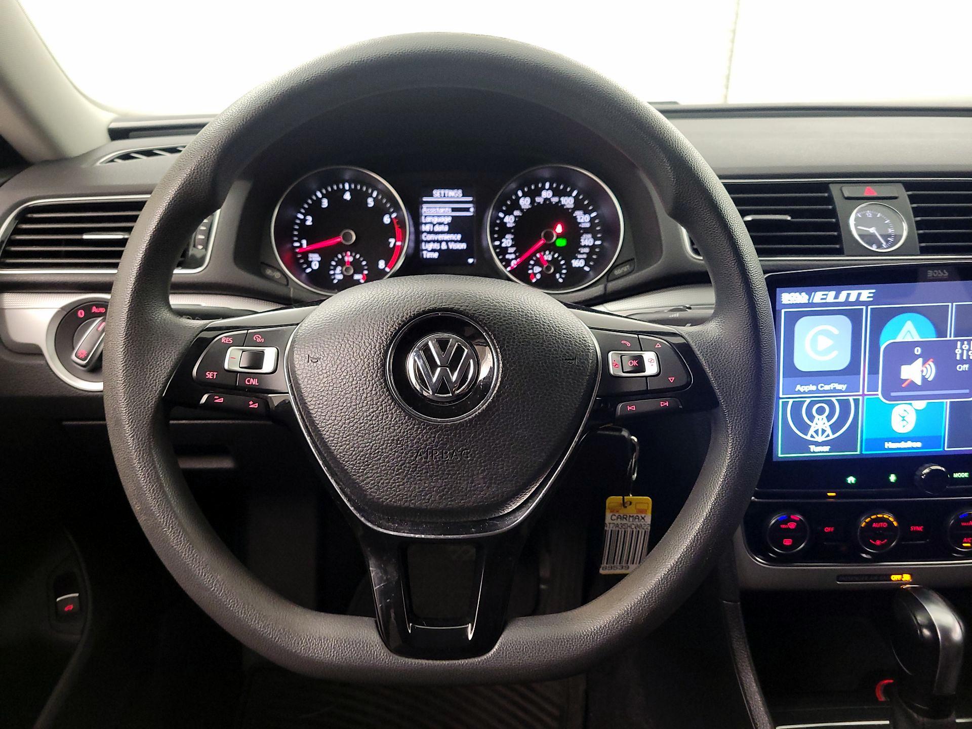 Thumbnail: 2017 Volkswagen Passat - 10
