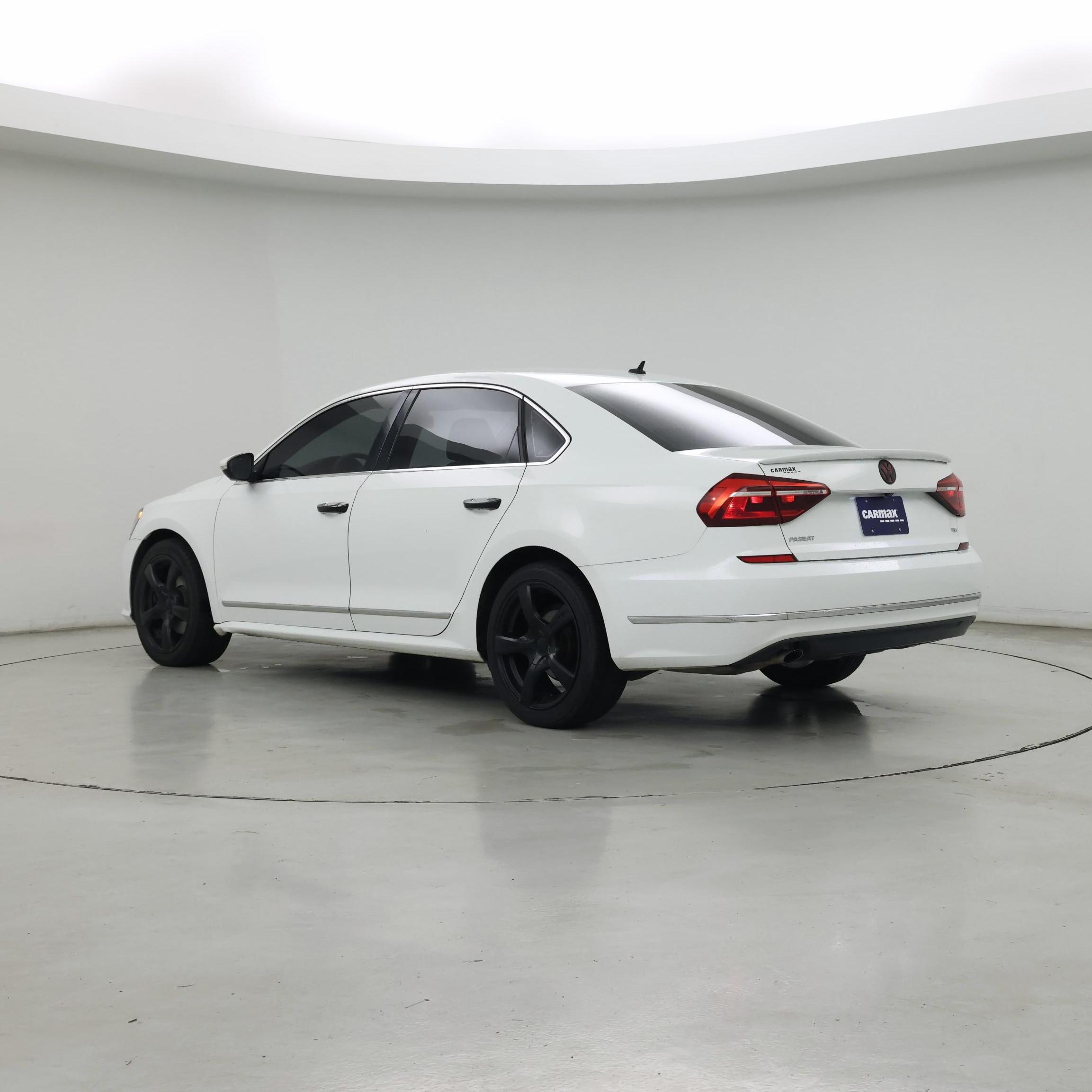 Thumbnail: 2017 Volkswagen Passat - 2