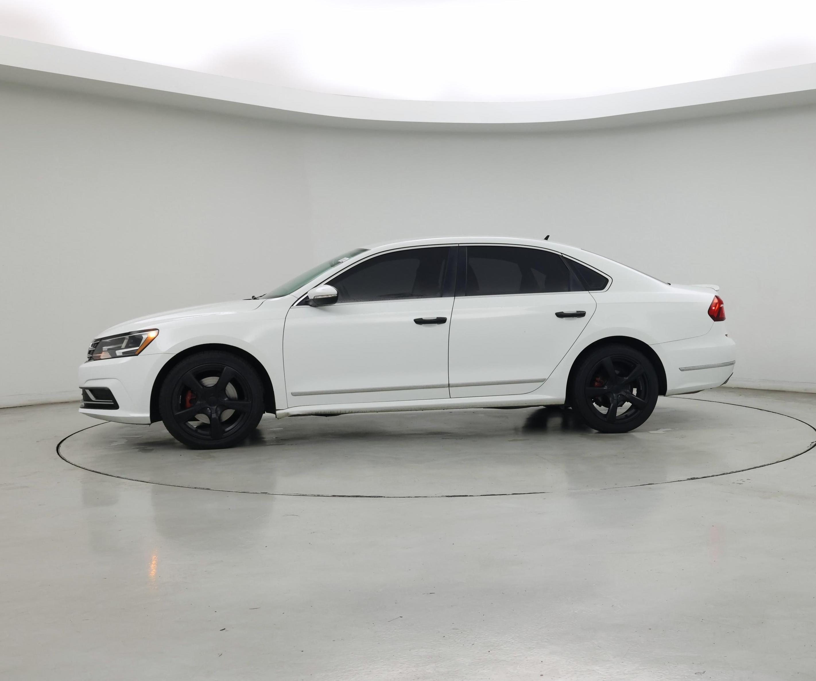 Thumbnail: 2017 Volkswagen Passat - 3