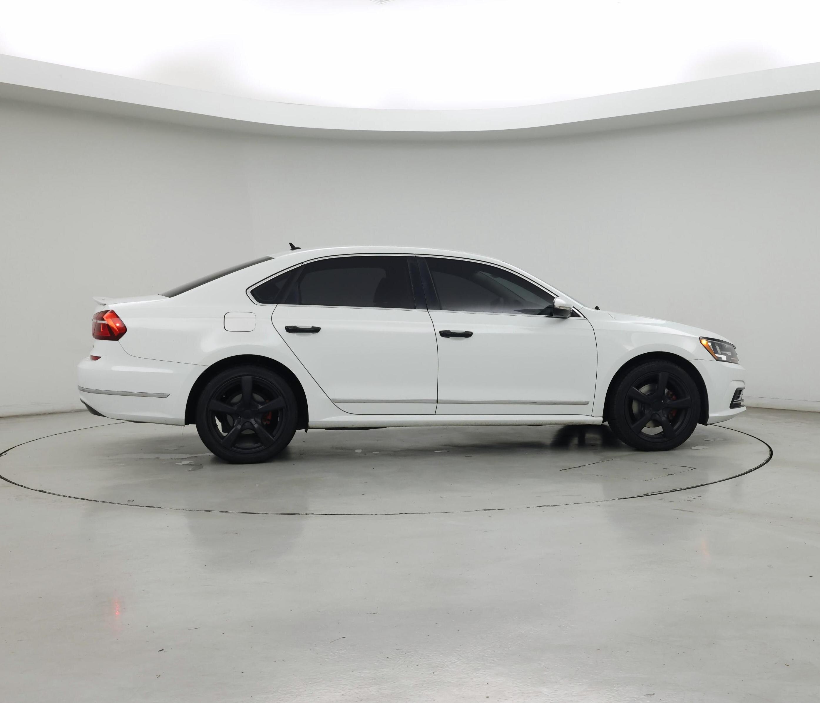 Thumbnail: 2017 Volkswagen Passat - 7