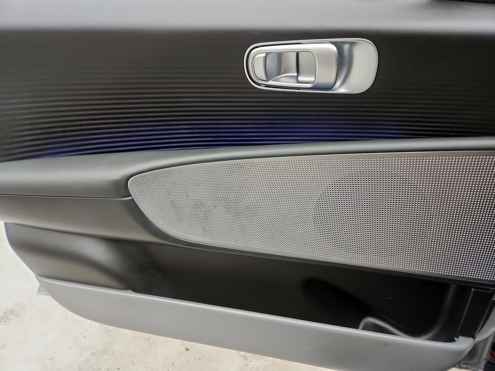 Thumbnail: 2023 Hyundai Ioniq 6 - 12