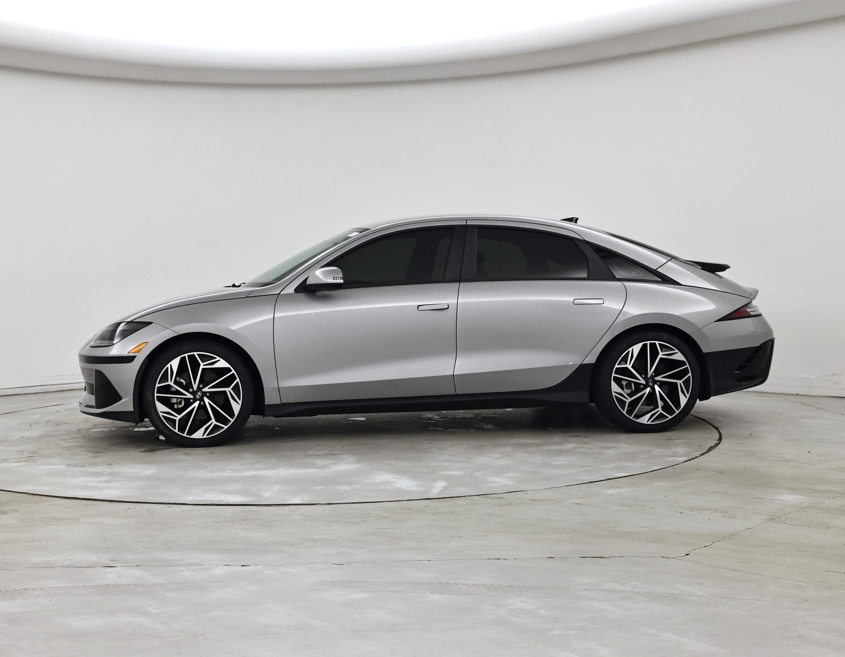 Thumbnail: 2023 Hyundai Ioniq 6 - 3