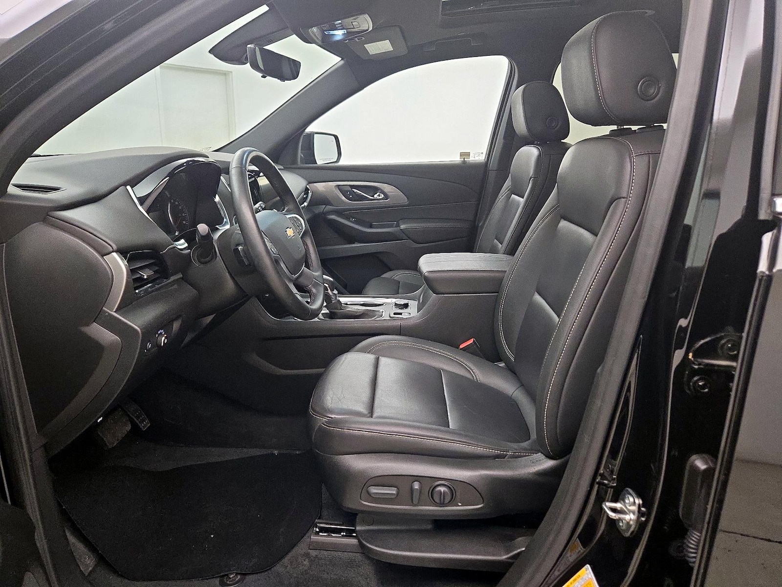 2023 Chevrolet Traverse 3LT - Photo 12