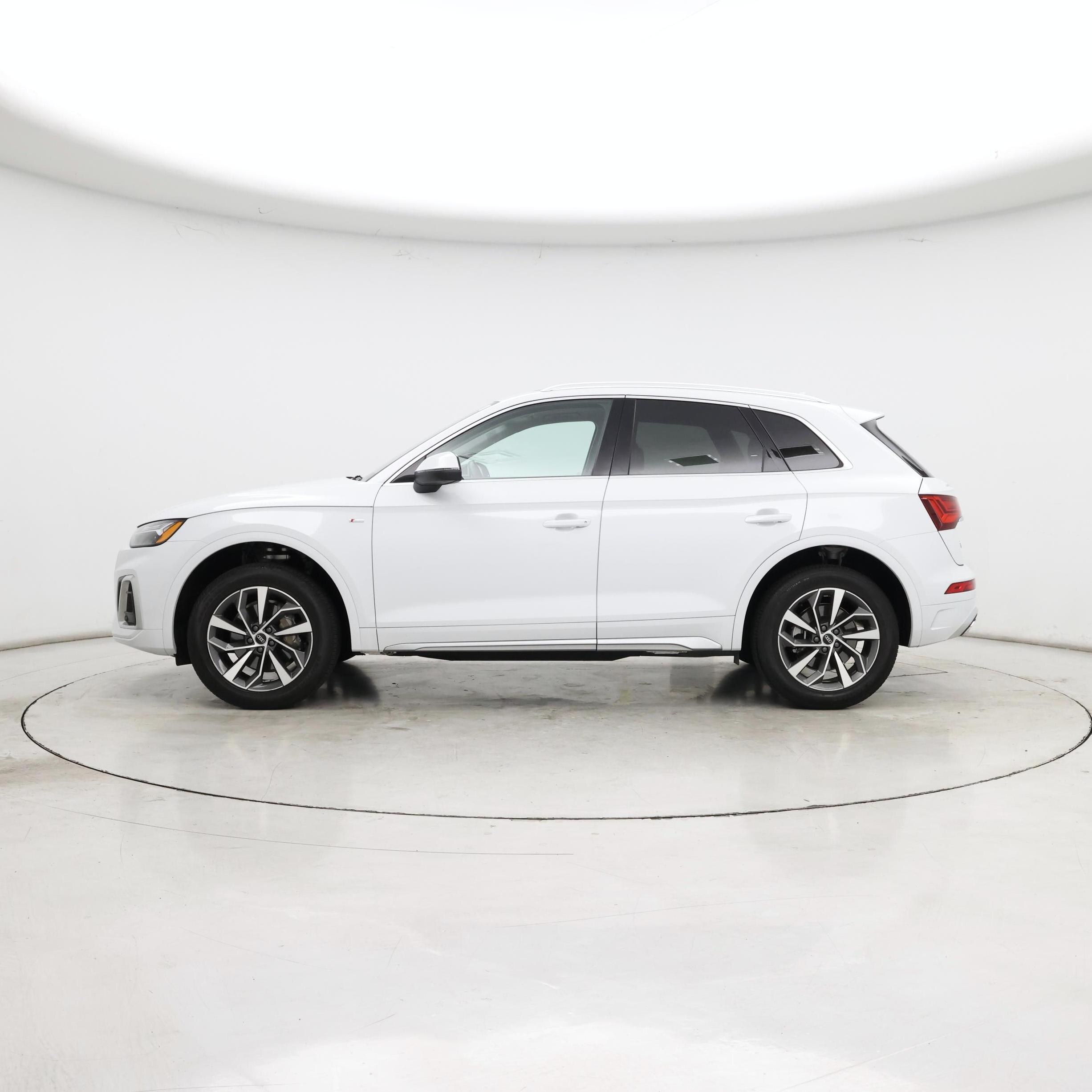 Thumbnail: 2023 Audi Q5 - 3