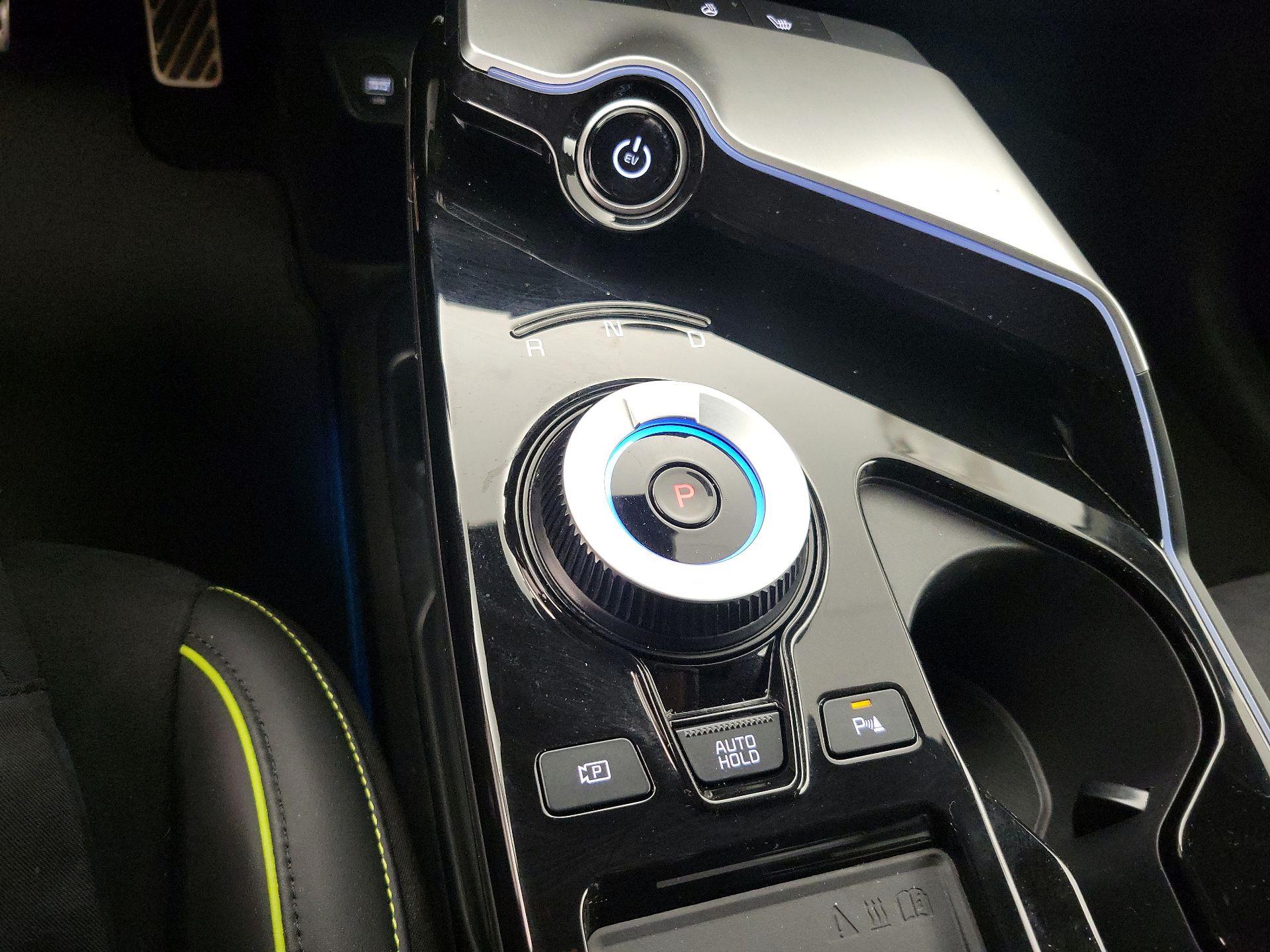Thumbnail: 2023 Kia EV6 - 17
