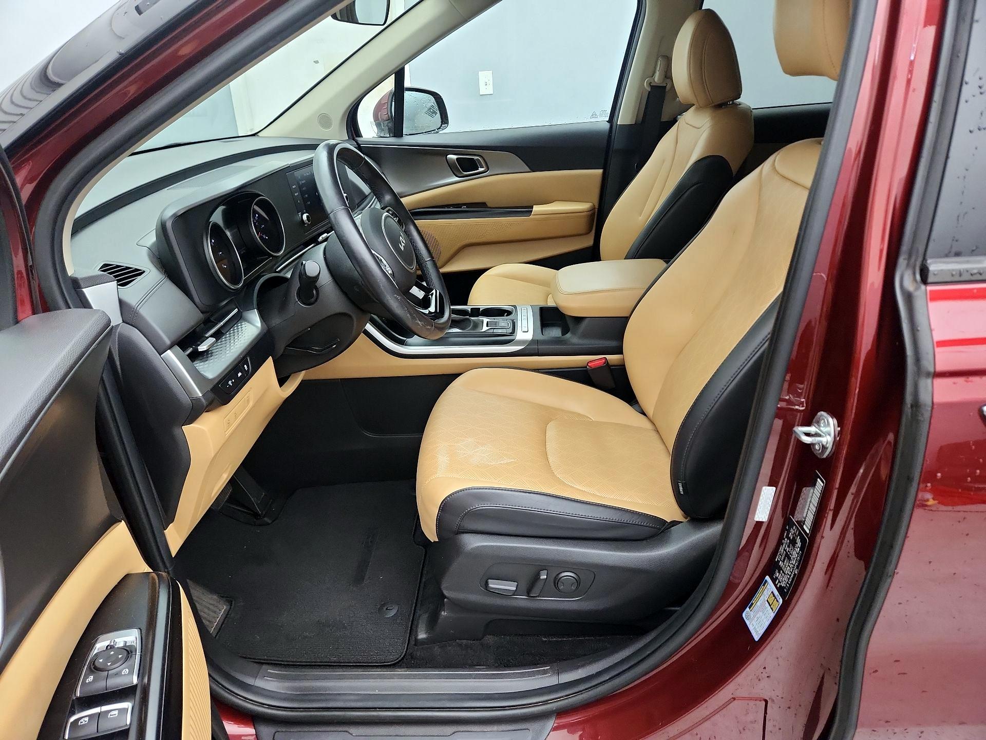 Thumbnail: 2023 Kia Carnival - 11