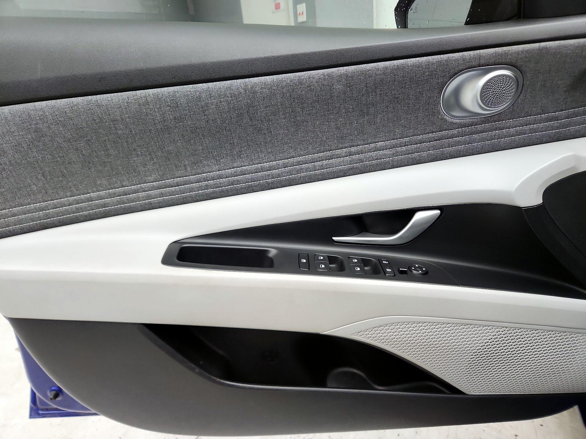 Thumbnail: 2023 Hyundai Elantra - 12