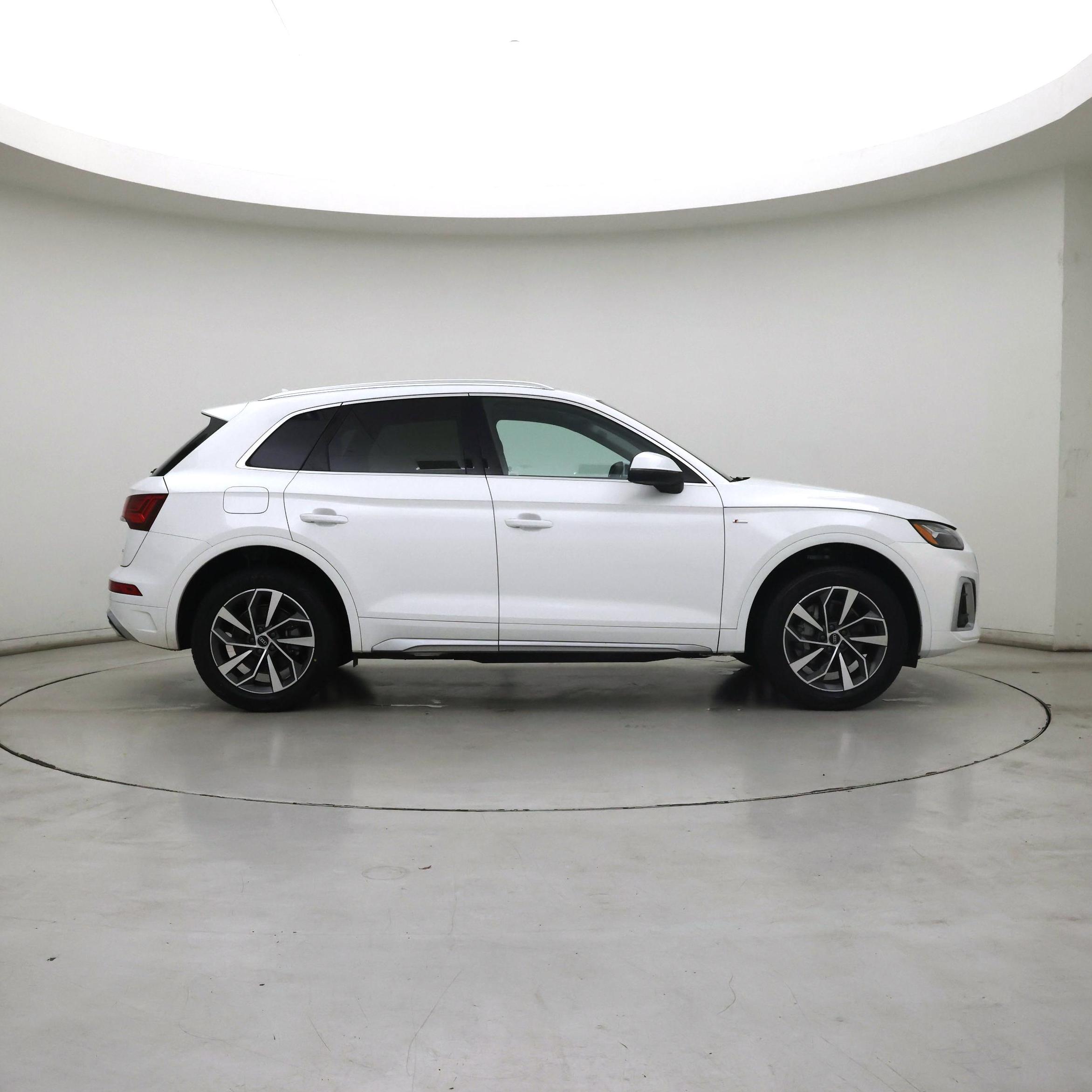Thumbnail: 2023 Audi Q5 - 7