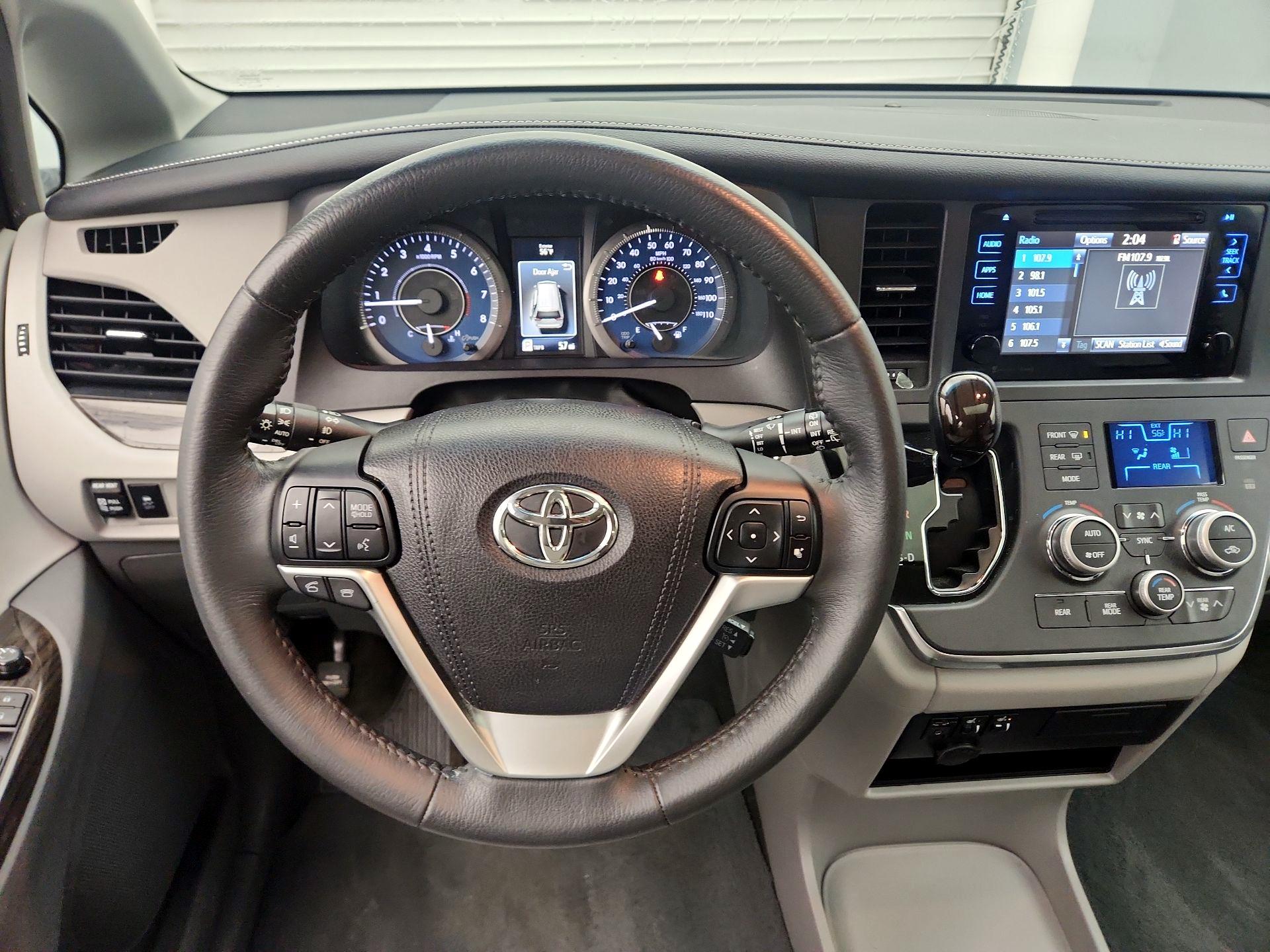 Thumbnail: 2017 Toyota Sienna - 10