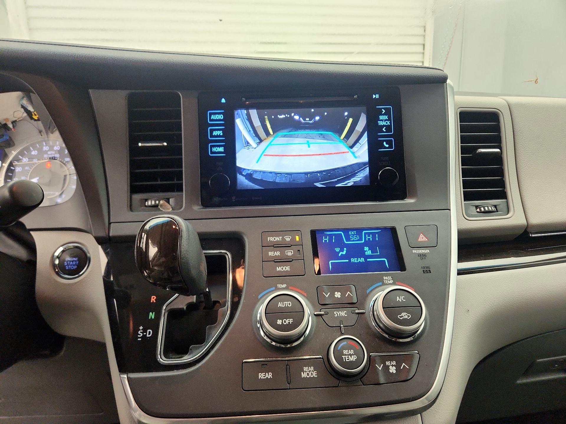 Thumbnail: 2017 Toyota Sienna - 14