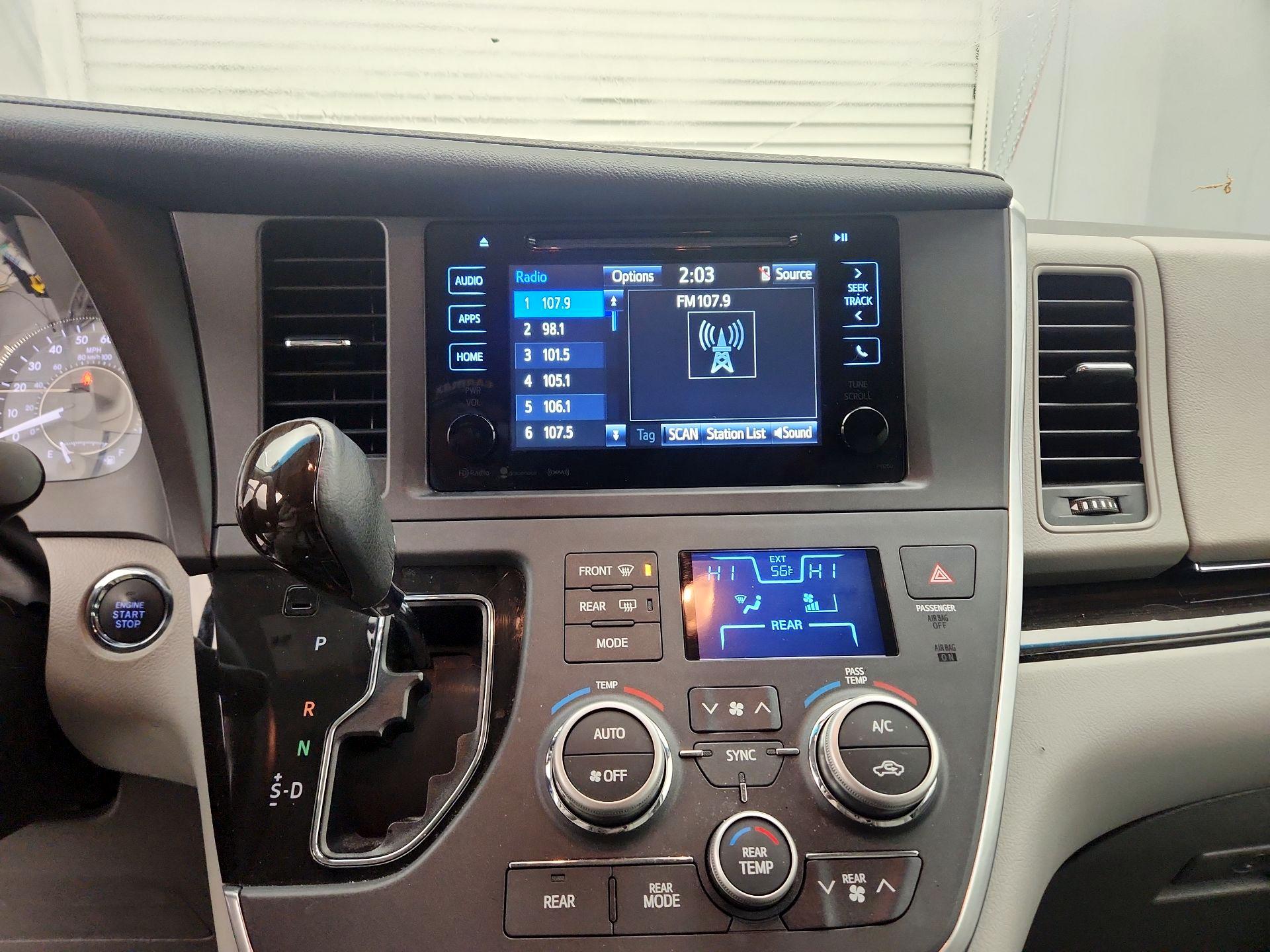 Thumbnail: 2017 Toyota Sienna - 15
