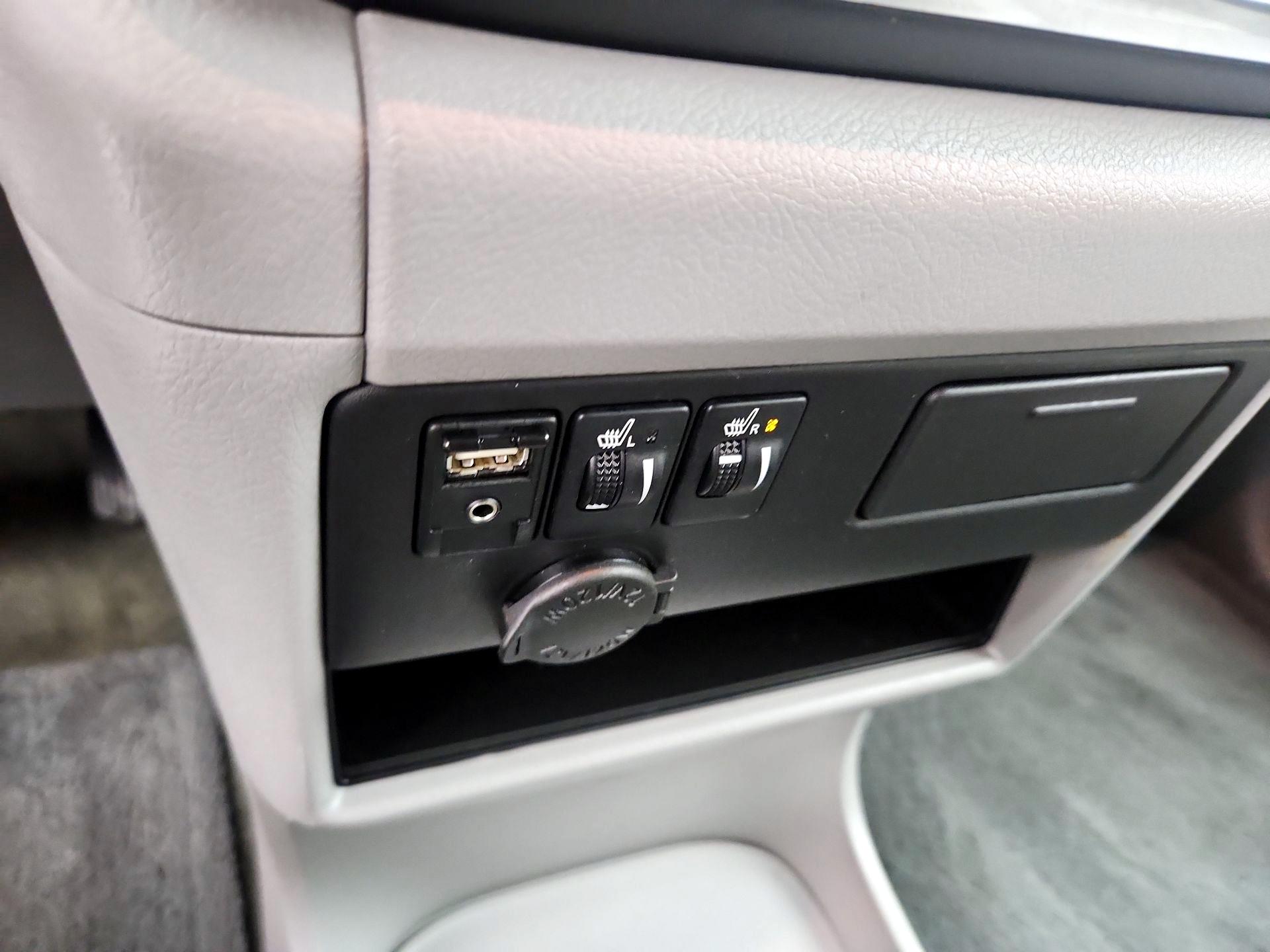 Thumbnail: 2017 Toyota Sienna - 18