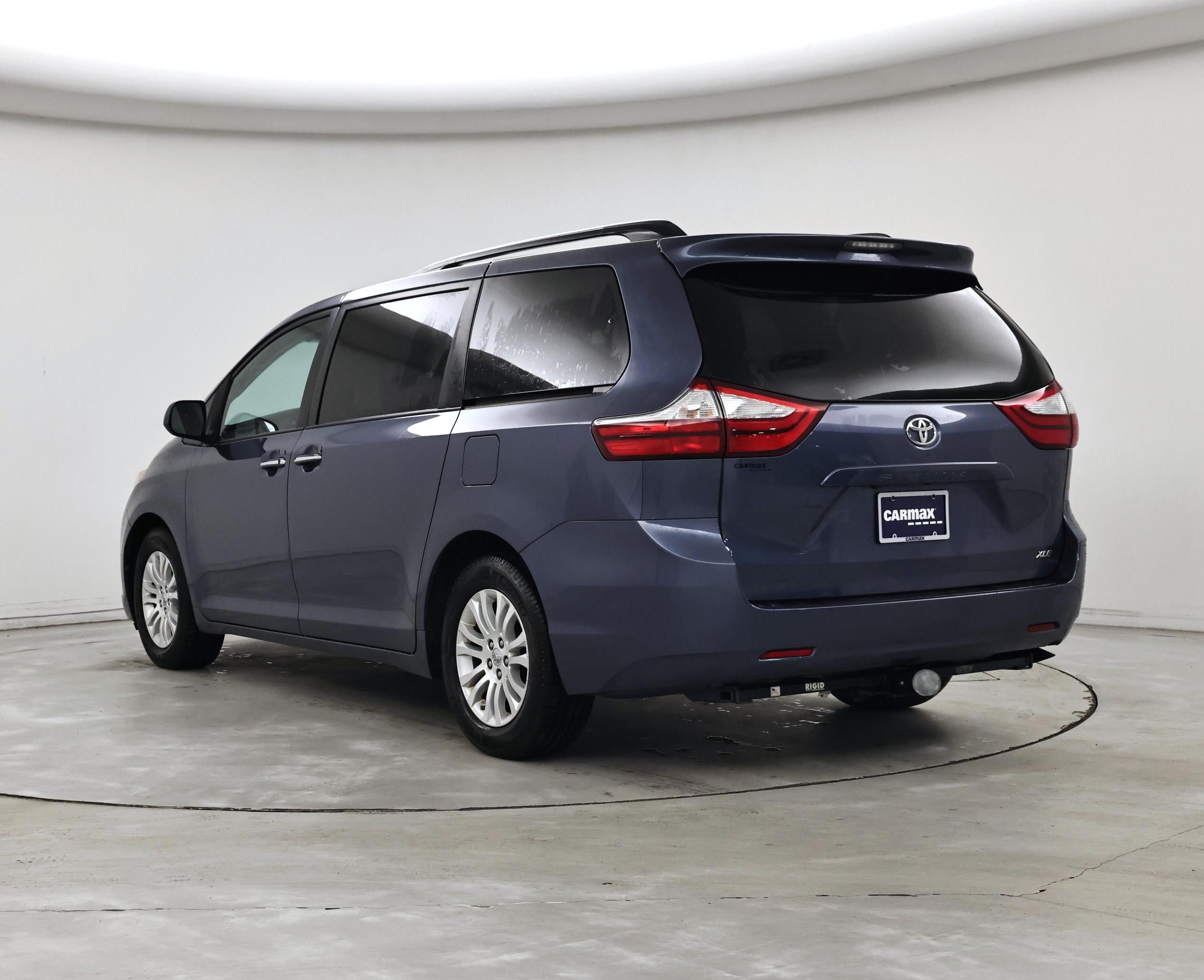 Thumbnail: 2017 Toyota Sienna - 2