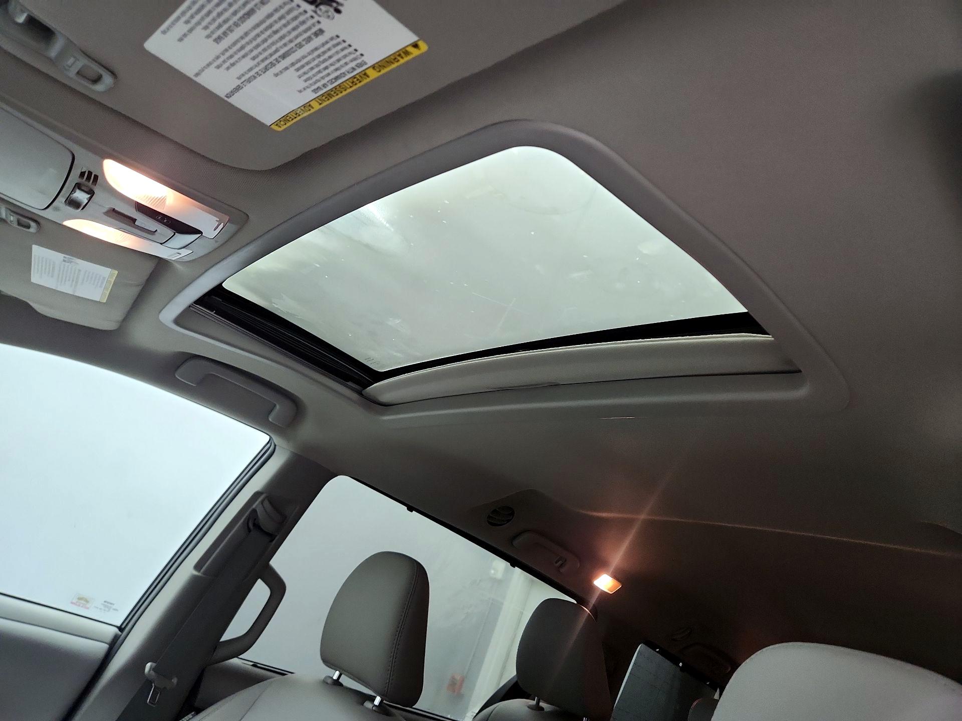 Thumbnail: 2017 Toyota Sienna - 19