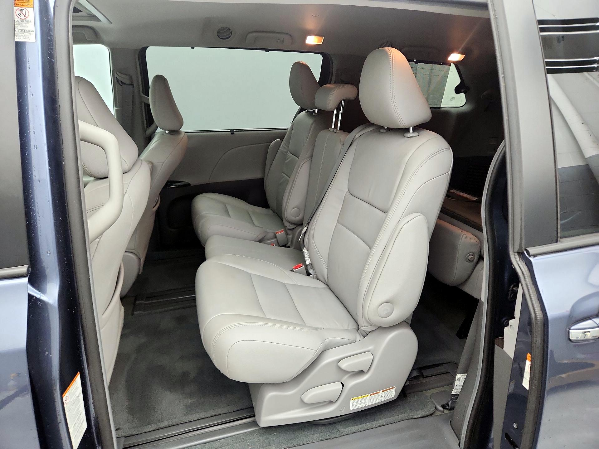 Thumbnail: 2017 Toyota Sienna - 20