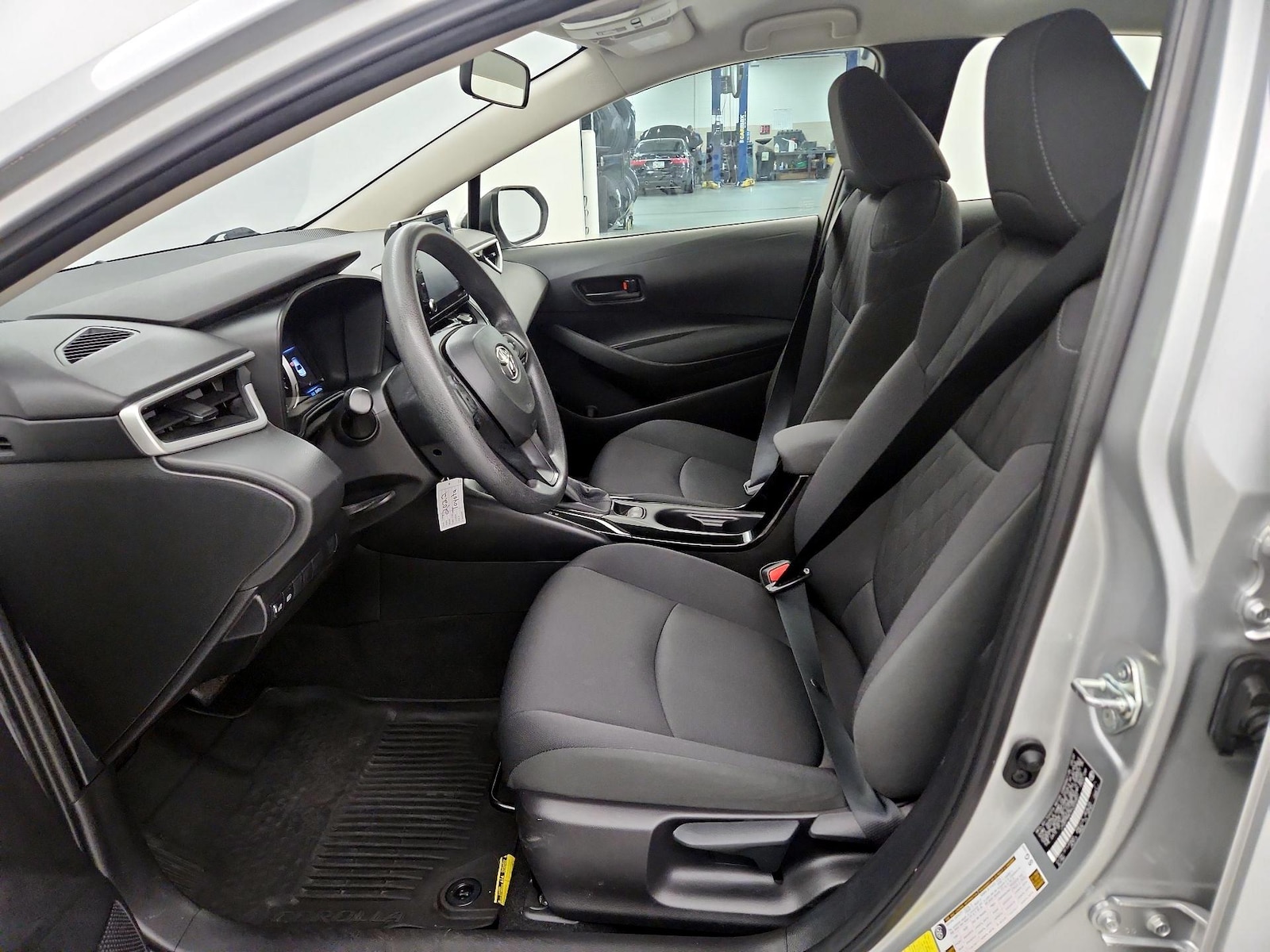 2022 Toyota Corolla LE - Photo 12