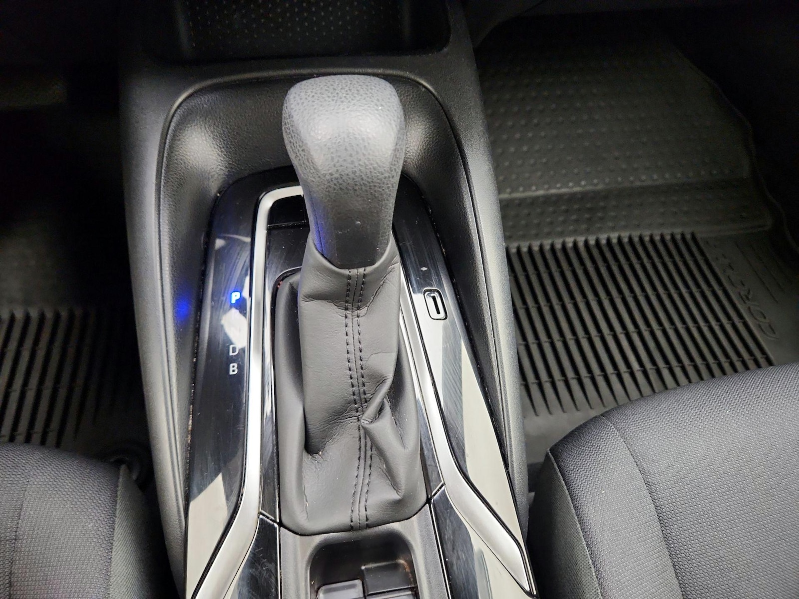 2022 Toyota Corolla LE - Photo 18
