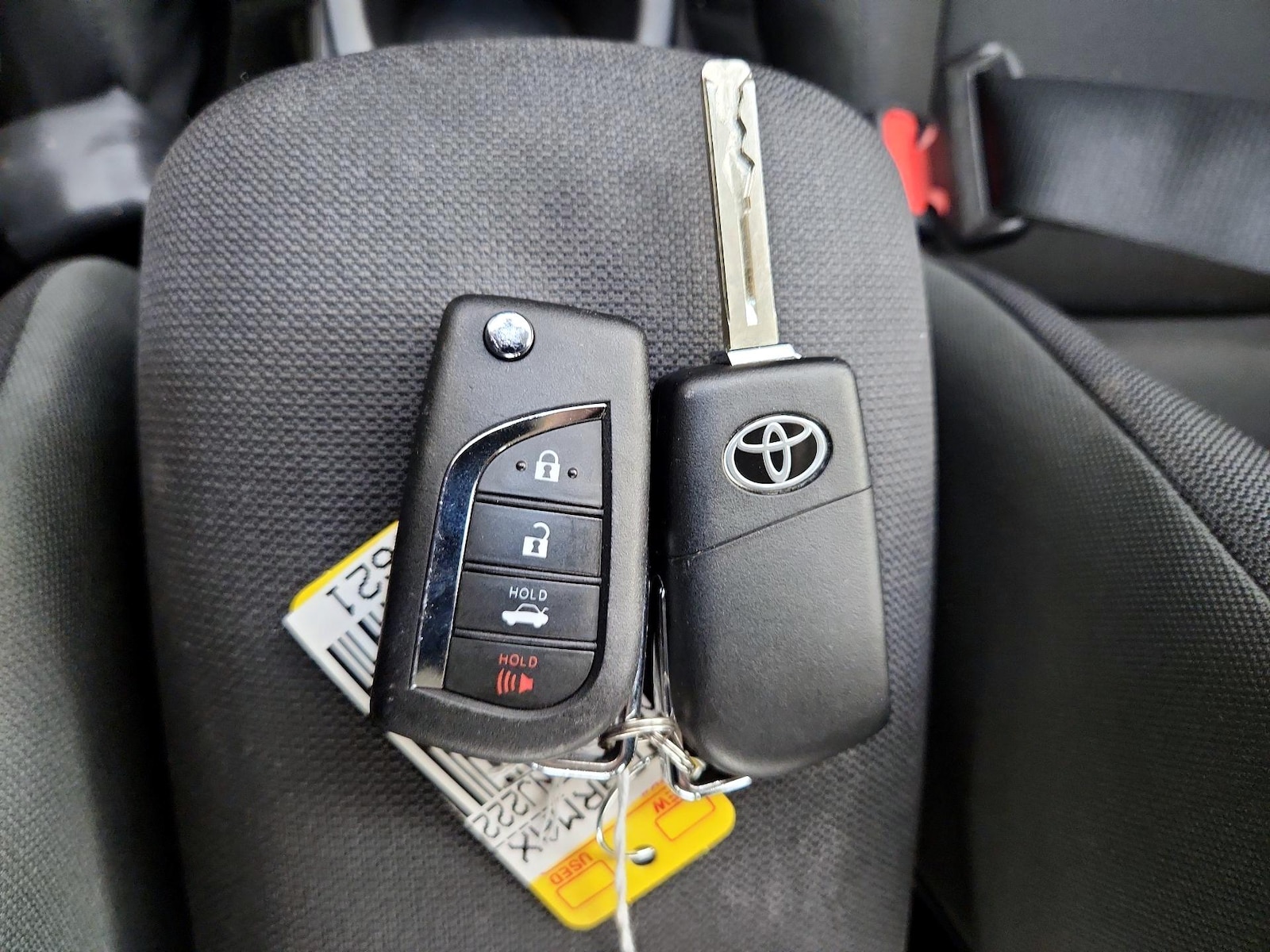 2022 Toyota Corolla LE - Photo 22