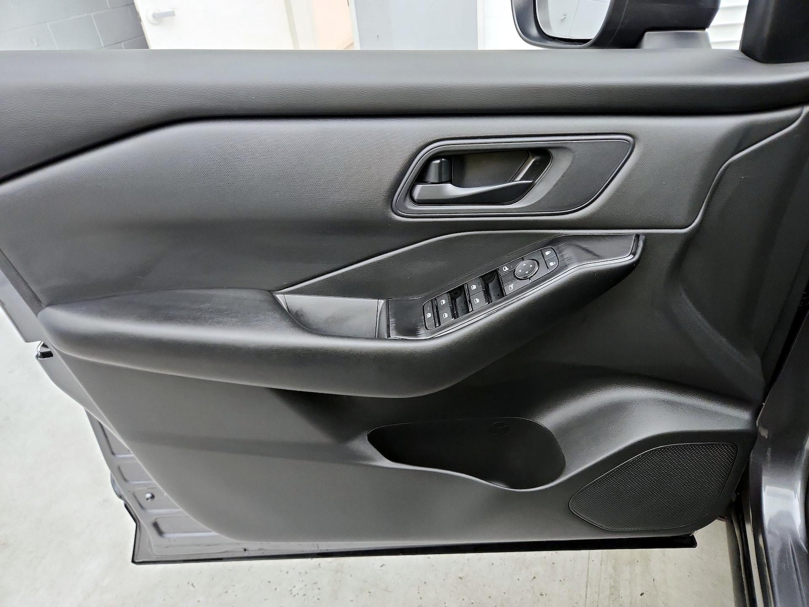 2025 Nissan Rogue S - Photo 13