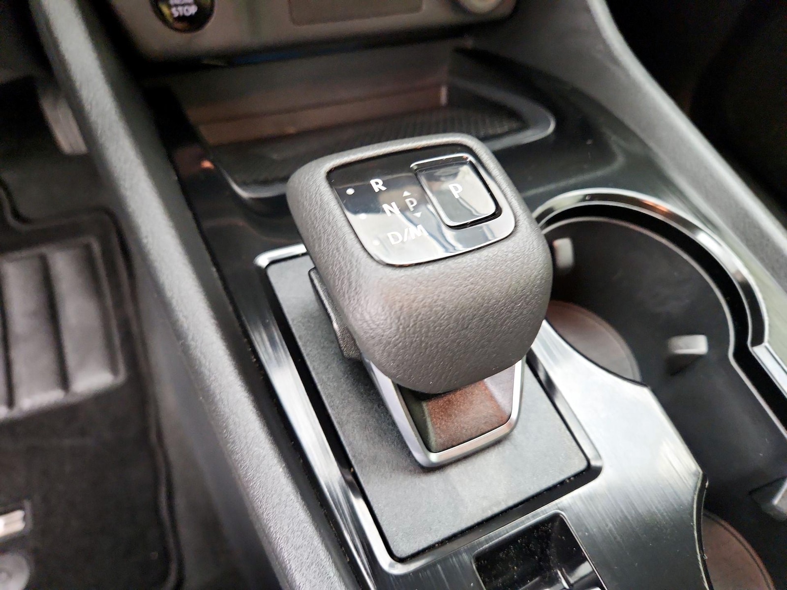 2025 Nissan Rogue S - Photo 18