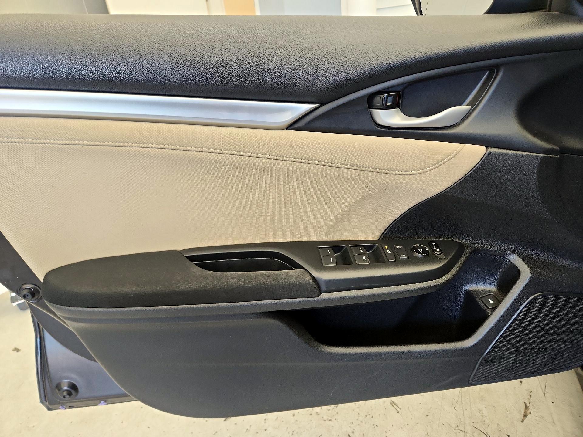 Thumbnail: 2016 Honda Civic - 12