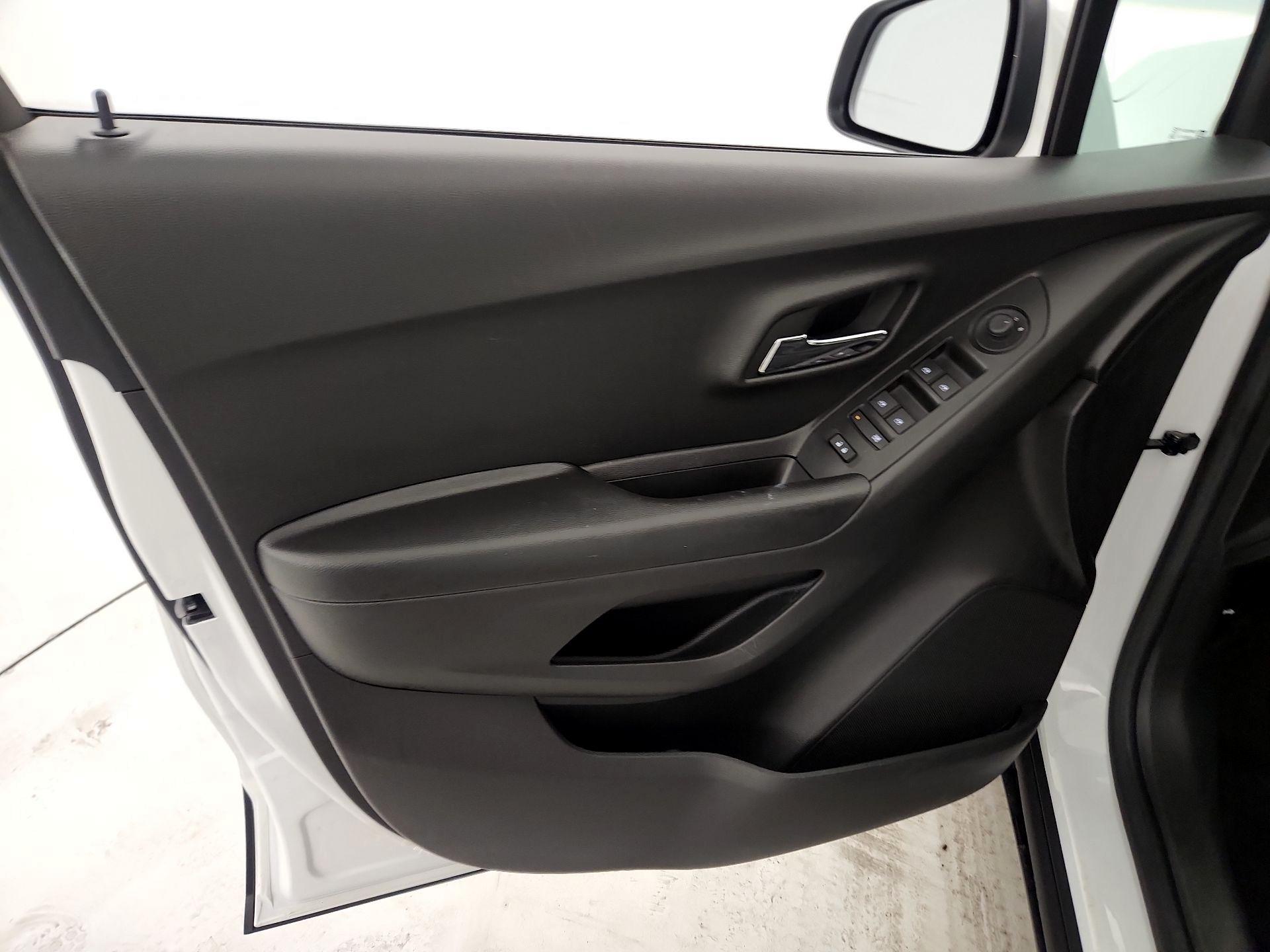 Thumbnail: 2022 Chevrolet Trax - 12