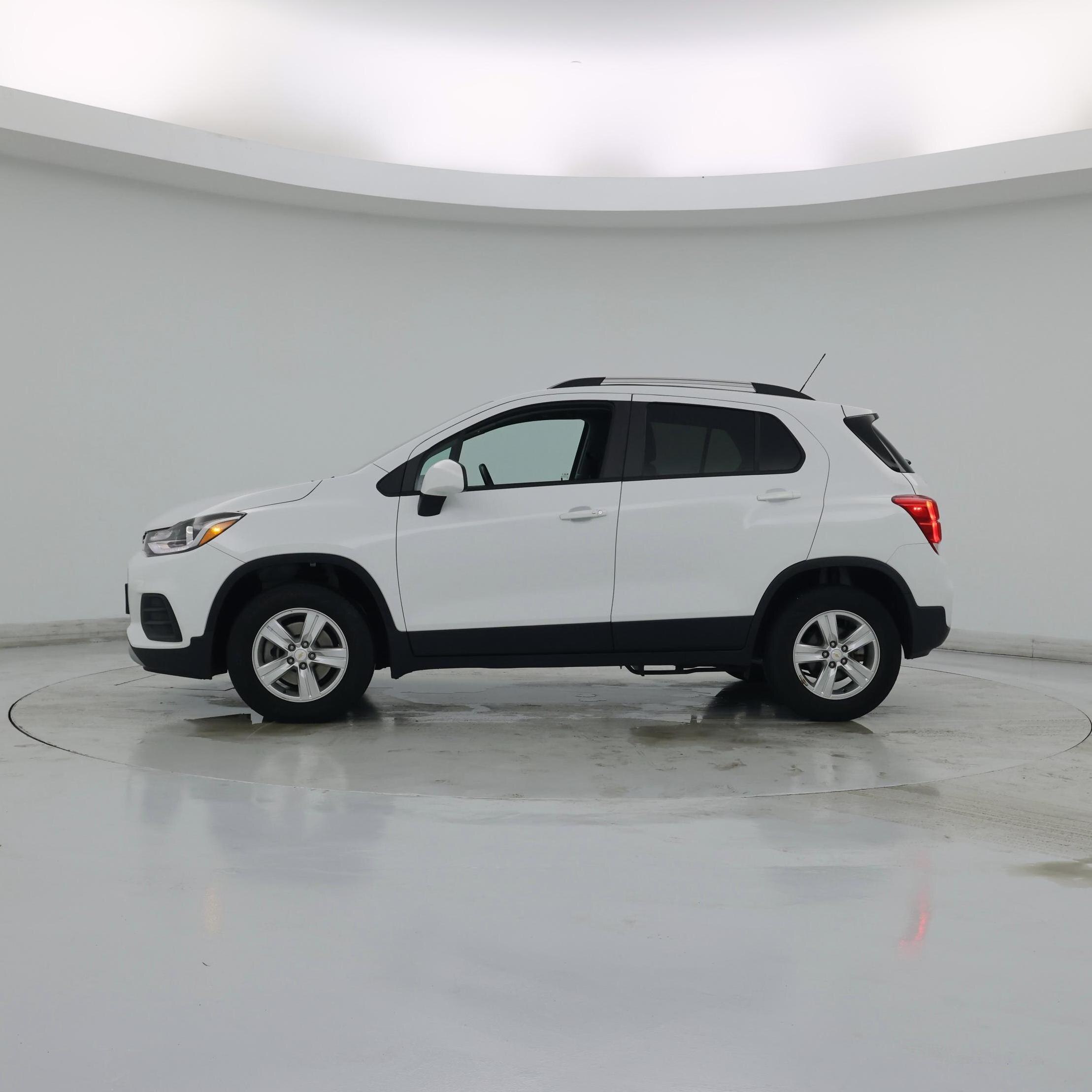 Thumbnail: 2022 Chevrolet Trax - 3