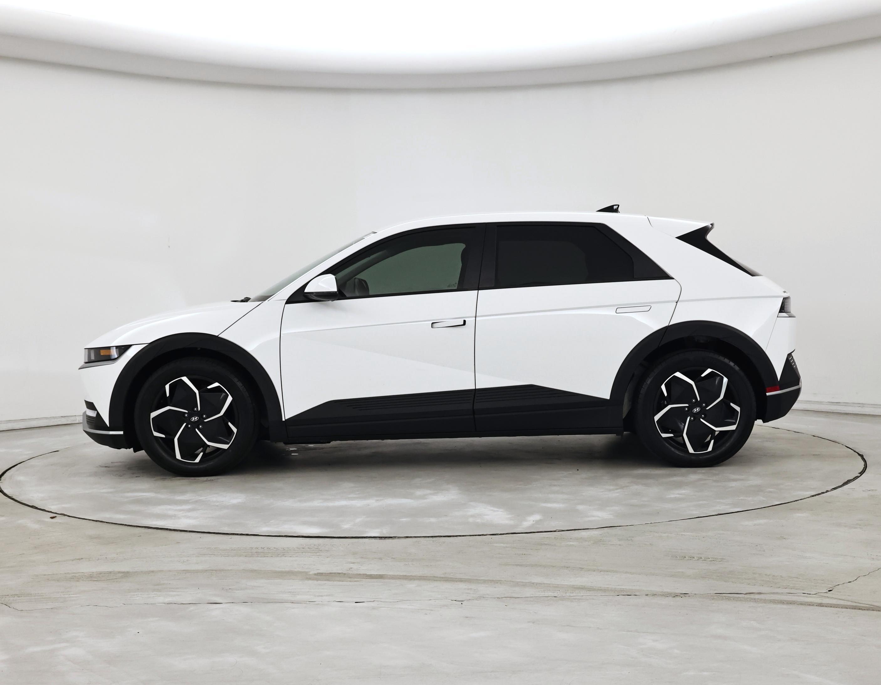 Thumbnail: 2024 Hyundai Ioniq 5 - 3