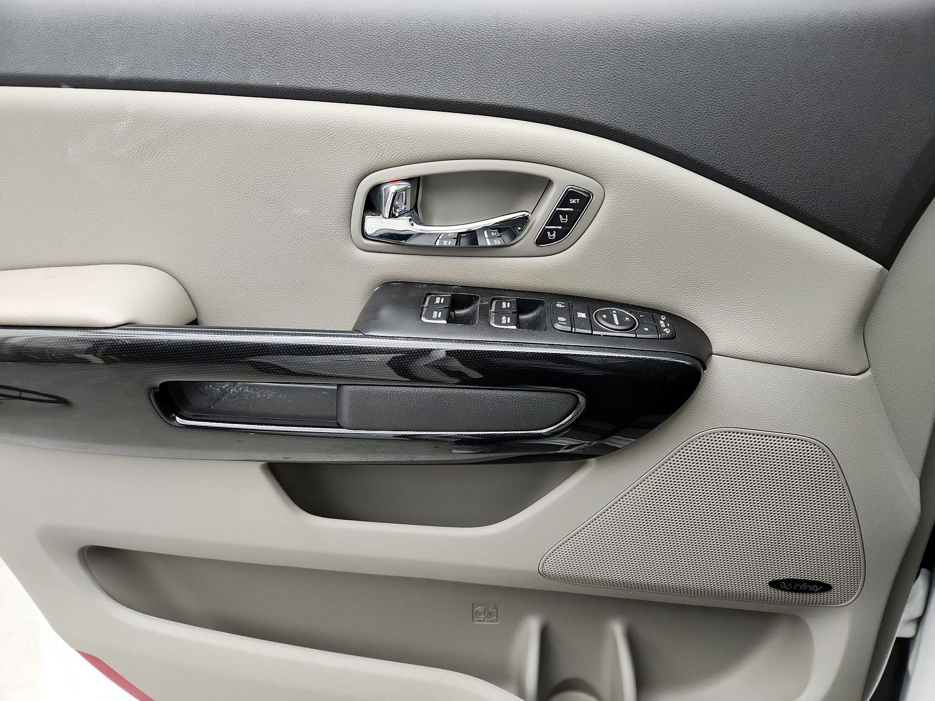 Thumbnail: 2018 Kia Sedona - 12