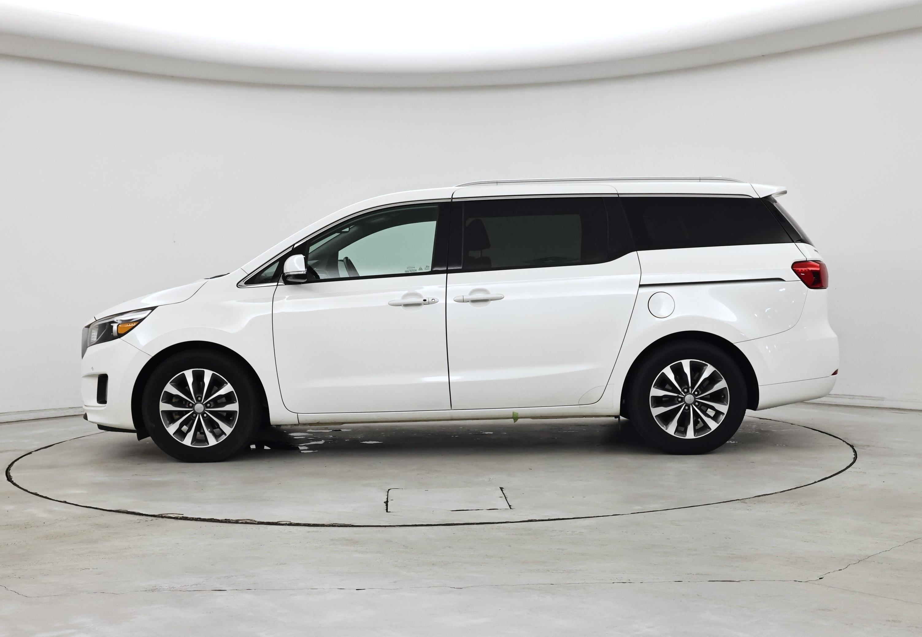 Thumbnail: 2018 Kia Sedona - 3