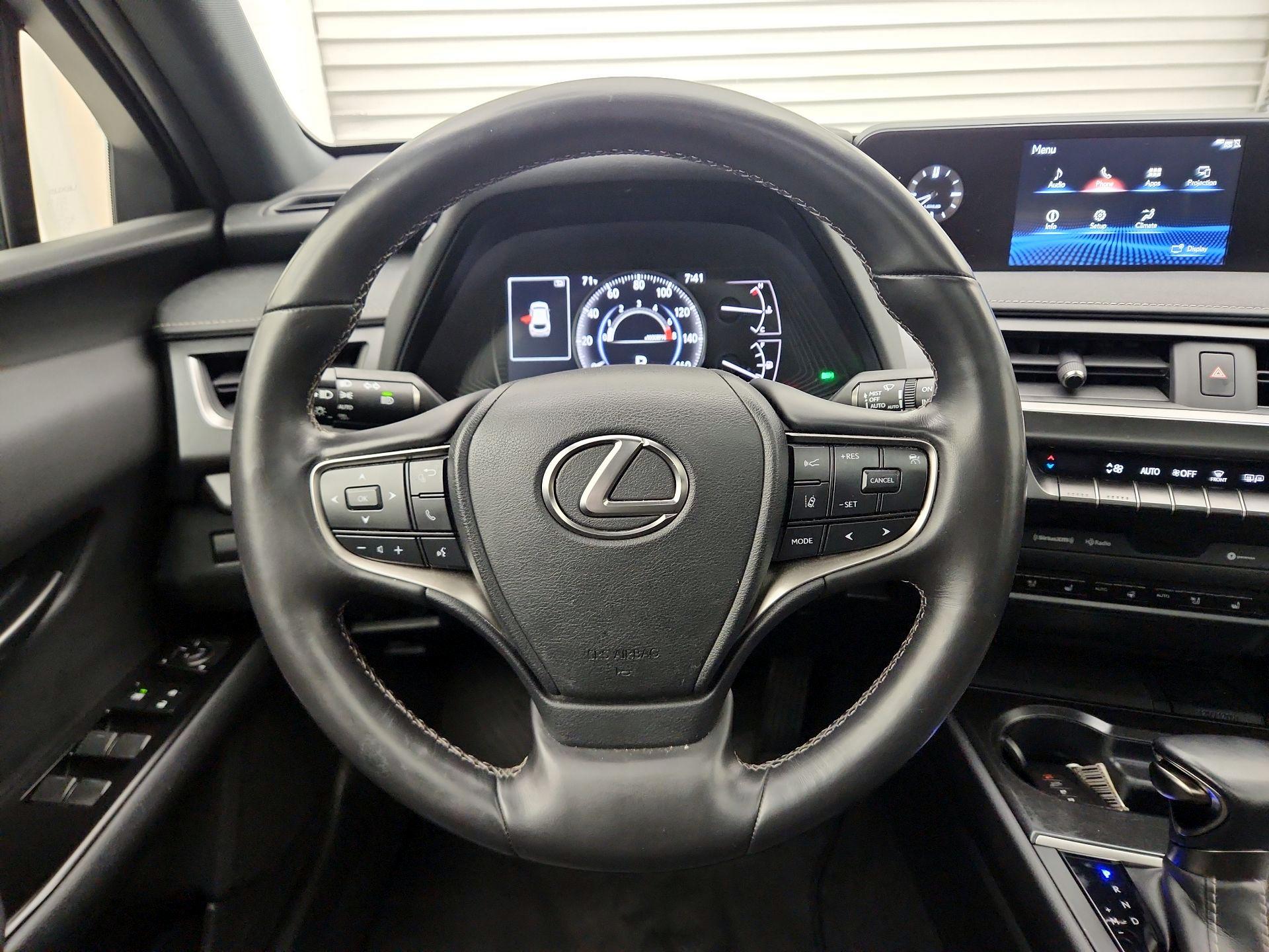 Thumbnail: 2021 Lexus UX - 10