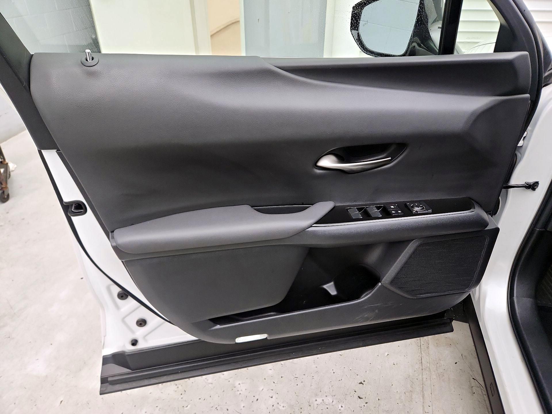 Thumbnail: 2021 Lexus UX - 12