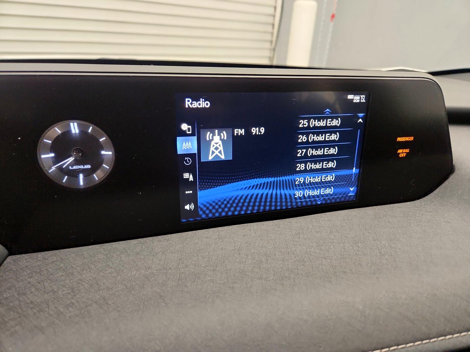 Thumbnail: 2021 Lexus UX - 15