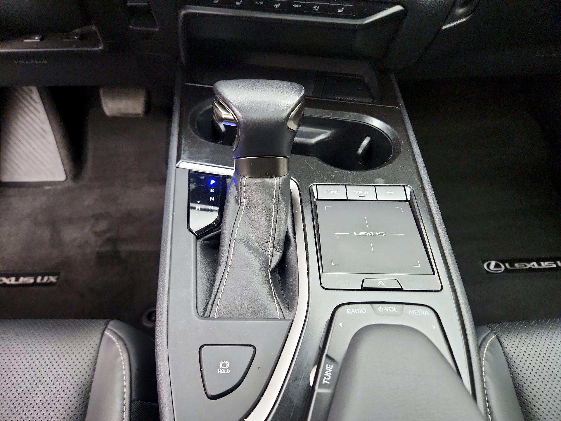 Thumbnail: 2021 Lexus UX - 17