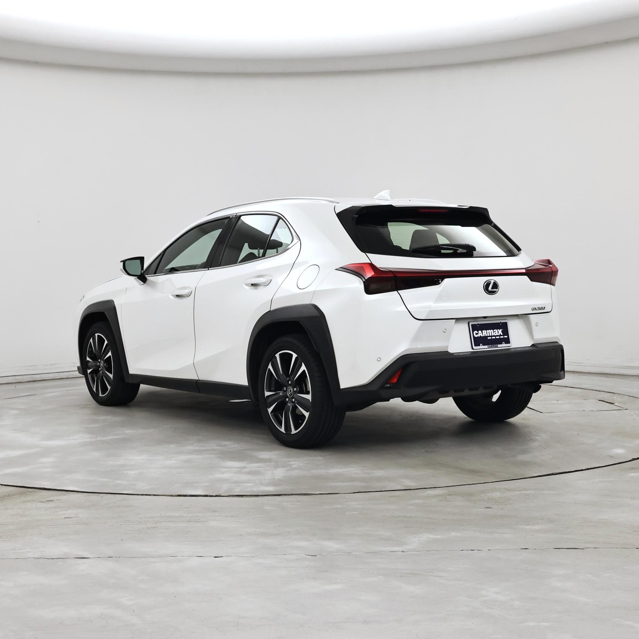 Thumbnail: 2021 Lexus UX - 2