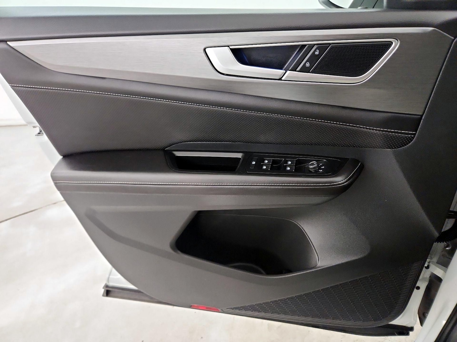 2025 Volkswagen Atlas Cross Sport SE - Photo 13