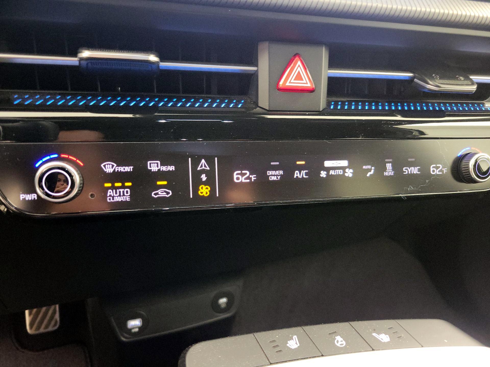 Thumbnail: 2023 Kia EV6 - 16